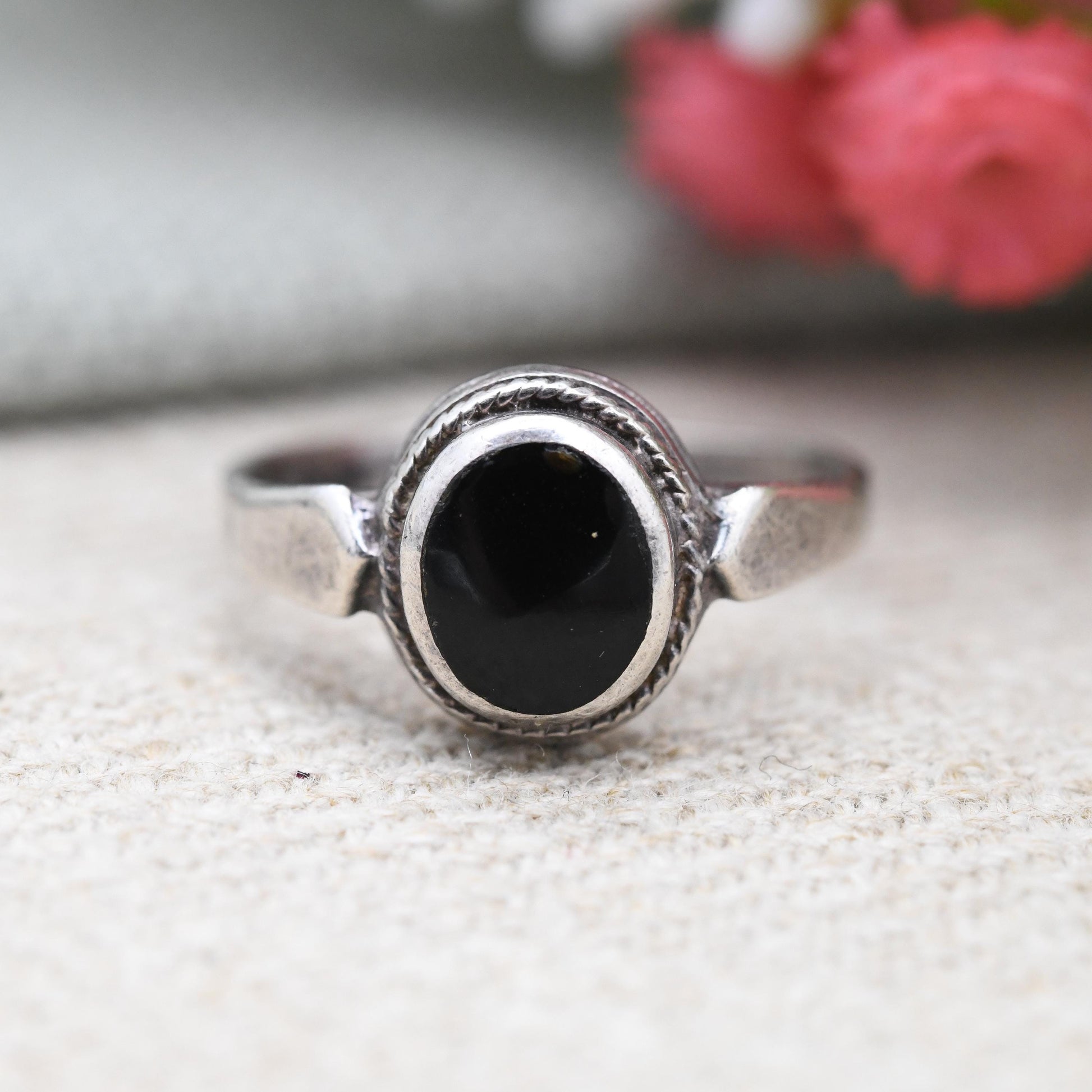 Vintage Sterling Silver Onyx Ring with Rope Twist Bezel - Minimal Black Gemstone Jewellery Gift for Her | UK Size - P 1/2 | US Size - 8