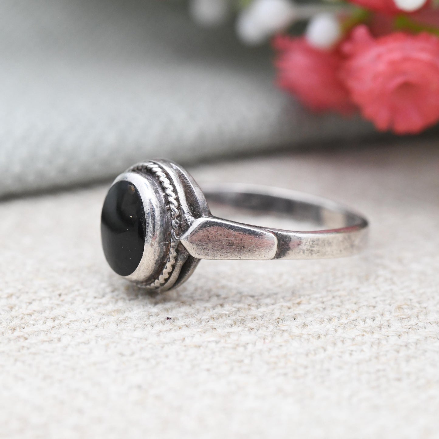 Vintage Sterling Silver Onyx Ring with Rope Twist Bezel - Minimal Black Gemstone Jewellery Gift for Her | UK Size - P 1/2 | US Size - 8