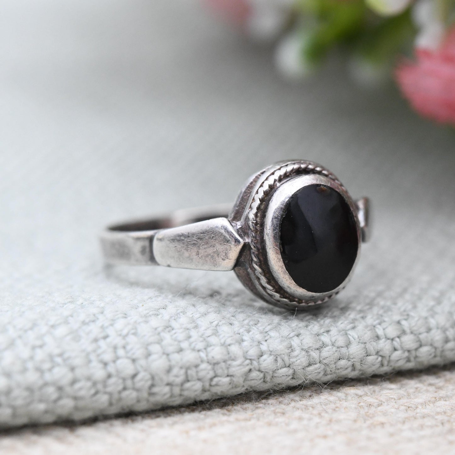 Vintage Sterling Silver Onyx Ring with Rope Twist Bezel - Minimal Black Gemstone Jewellery Gift for Her | UK Size - P 1/2 | US Size - 8