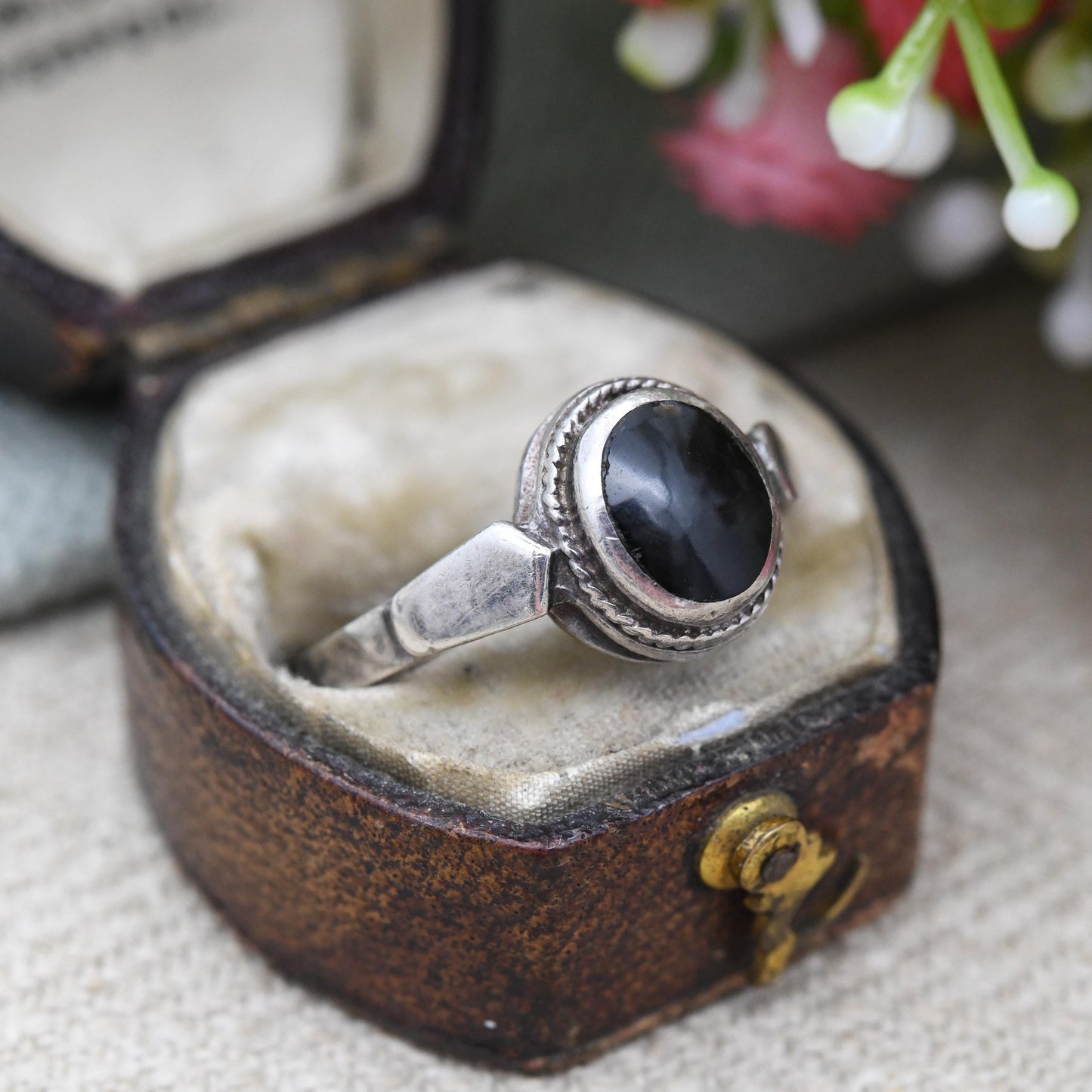 Vintage Sterling Silver Onyx Ring with Rope Twist Bezel - Minimal Black Gemstone Jewellery Gift for Her | UK Size - P 1/2 | US Size - 8