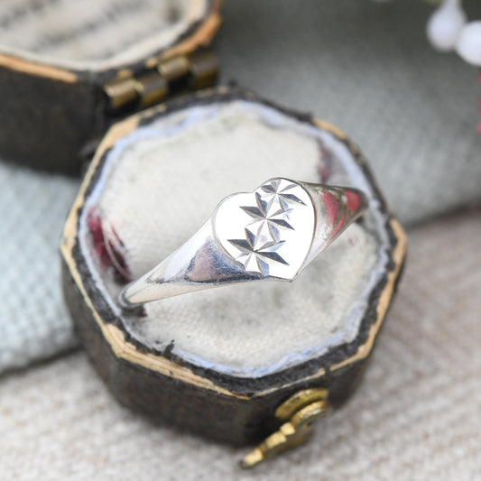 Vintage Sterling Silver Heart Signet Ring Diamond Cut Star Design - Engraved Silver Love Heart Jewellery | UK Size - O 1/2 | US Size - 7 1/2