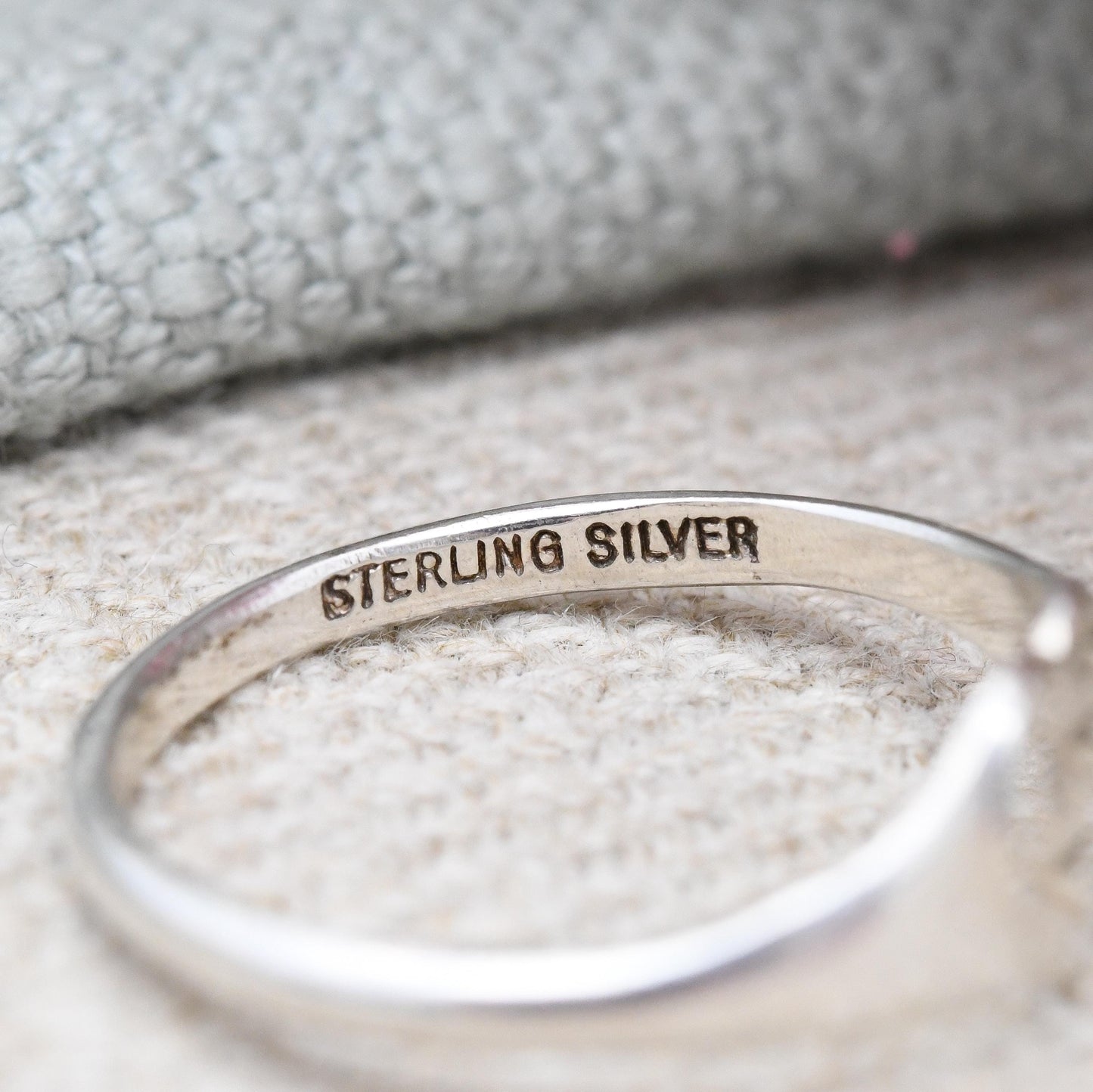 Vintage Sterling Silver Heart Signet Ring Diamond Cut Star Design - Engraved Silver Love Heart Jewellery | UK Size - O 1/2 | US Size - 7 1/2