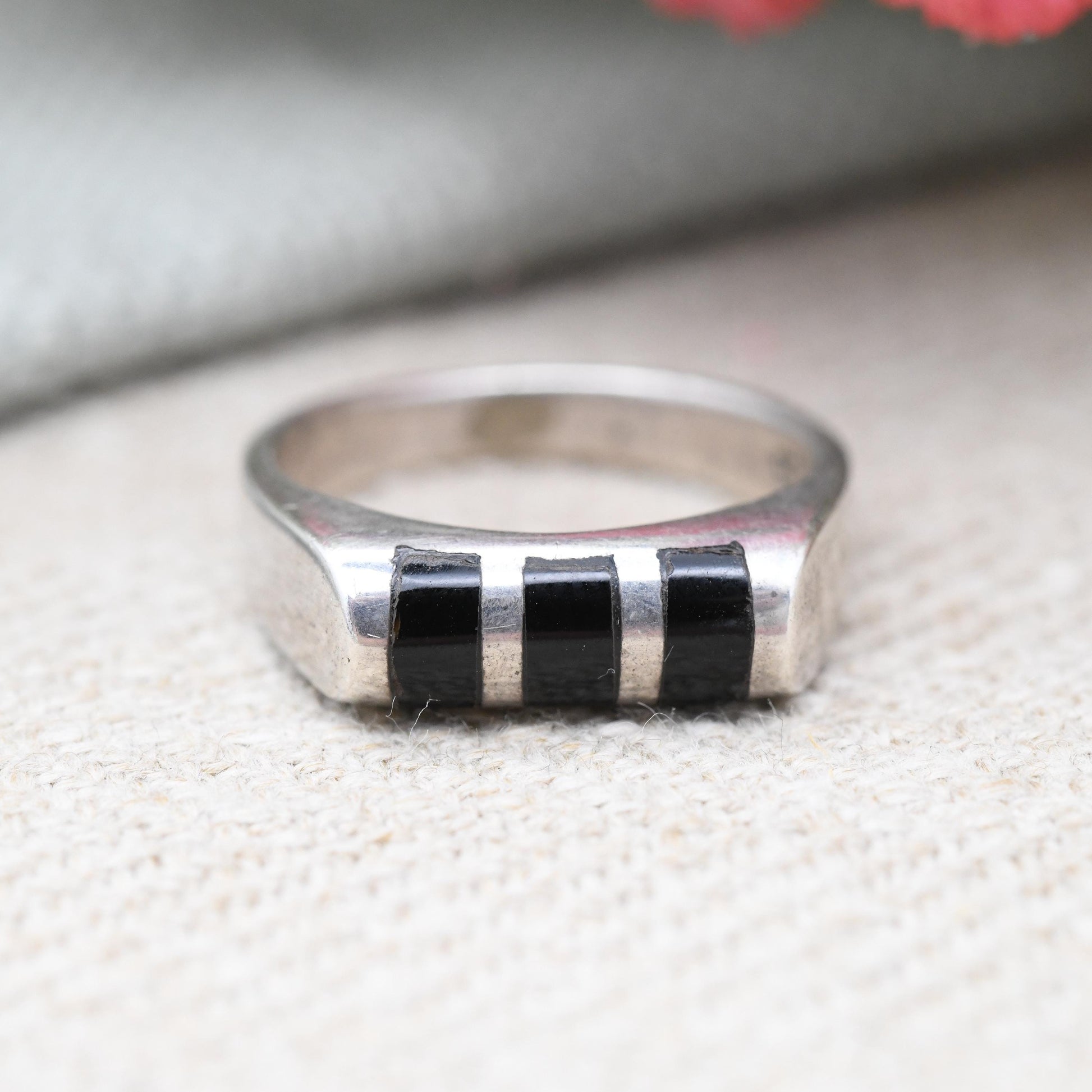 Vintage Sterling Silver Onyx Ring with Flush Striped Design - Modernist Black Gemstone Unisex Jewellery | UK Size - L | US Size - 5 3/4