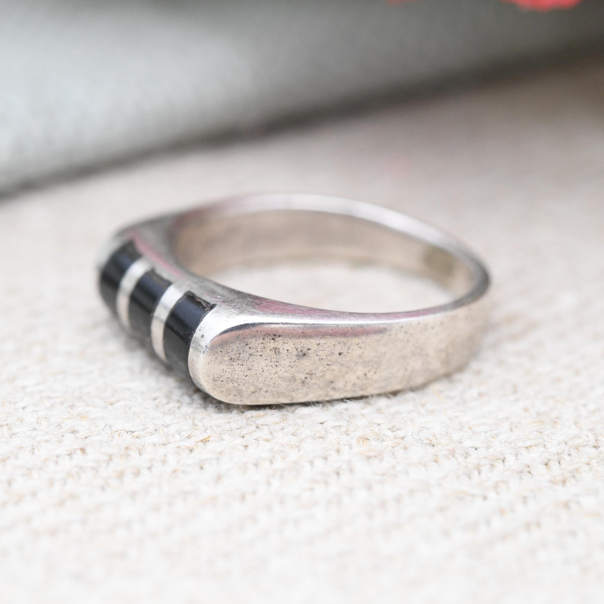 Vintage Sterling Silver Onyx Ring with Flush Striped Design - Modernist Black Gemstone Unisex Jewellery | UK Size - L | US Size - 5 3/4