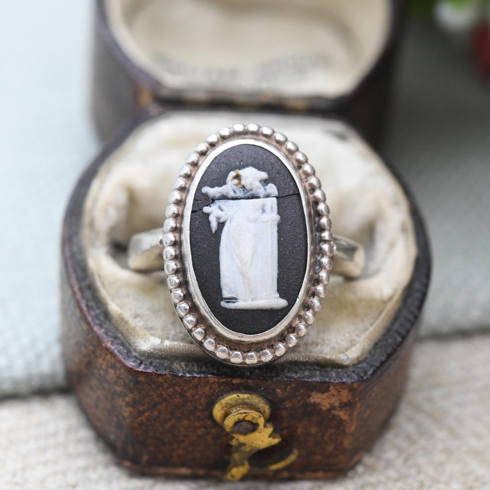 Vintage Wedgwood Sterling Silver Black Jasperware Cameo Ring 1973 - Terpsichore Lyre Greek Muse Dance Column | UK Size - N | US Size - 6 1/2