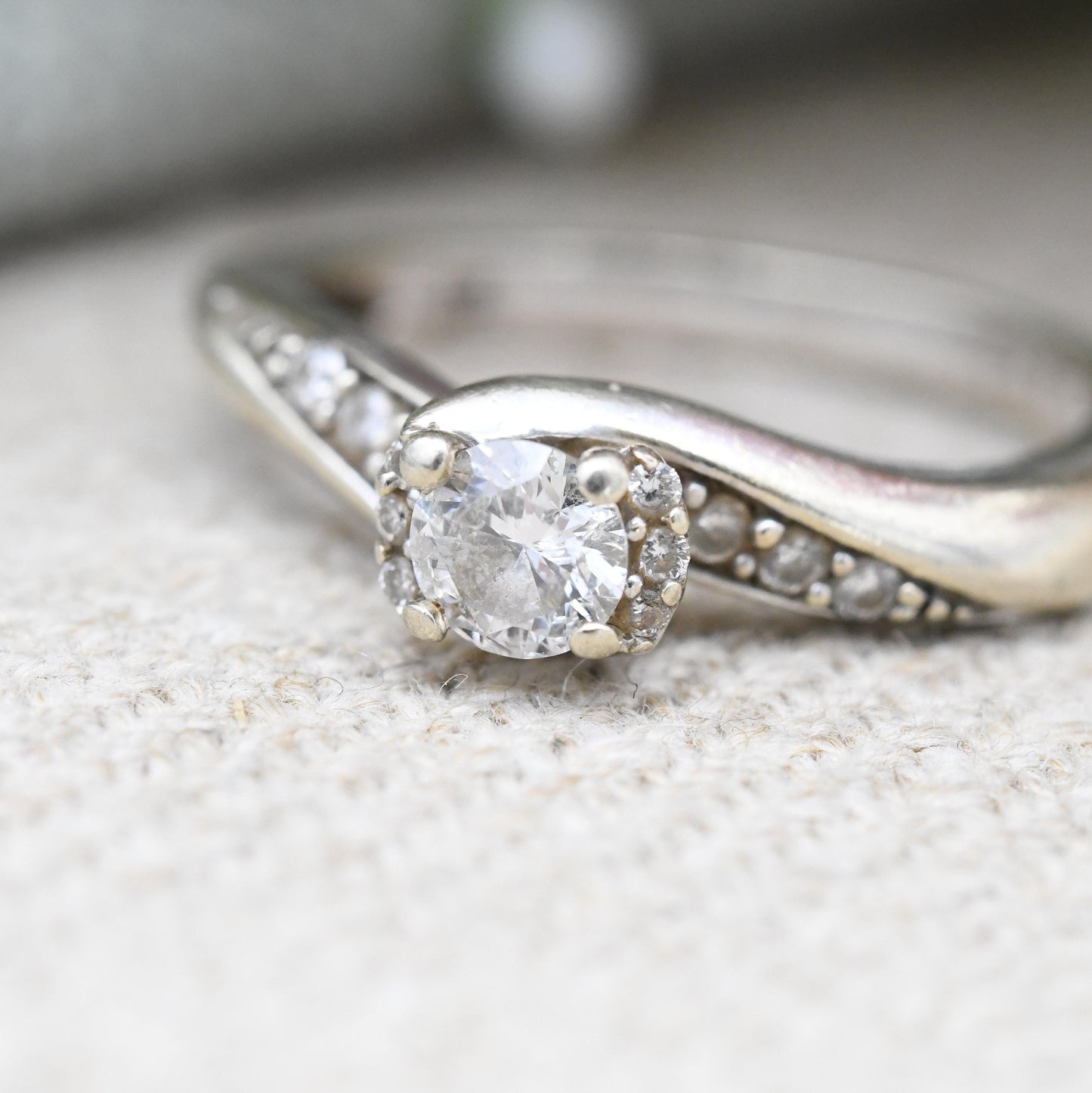 Vintage 9ct Gold Diamond Solitaire Ring 33 Points 0.33ct - with Side Stones | White Gold Twist Engagement Ring | UK Size - J US Size - 4 3/4