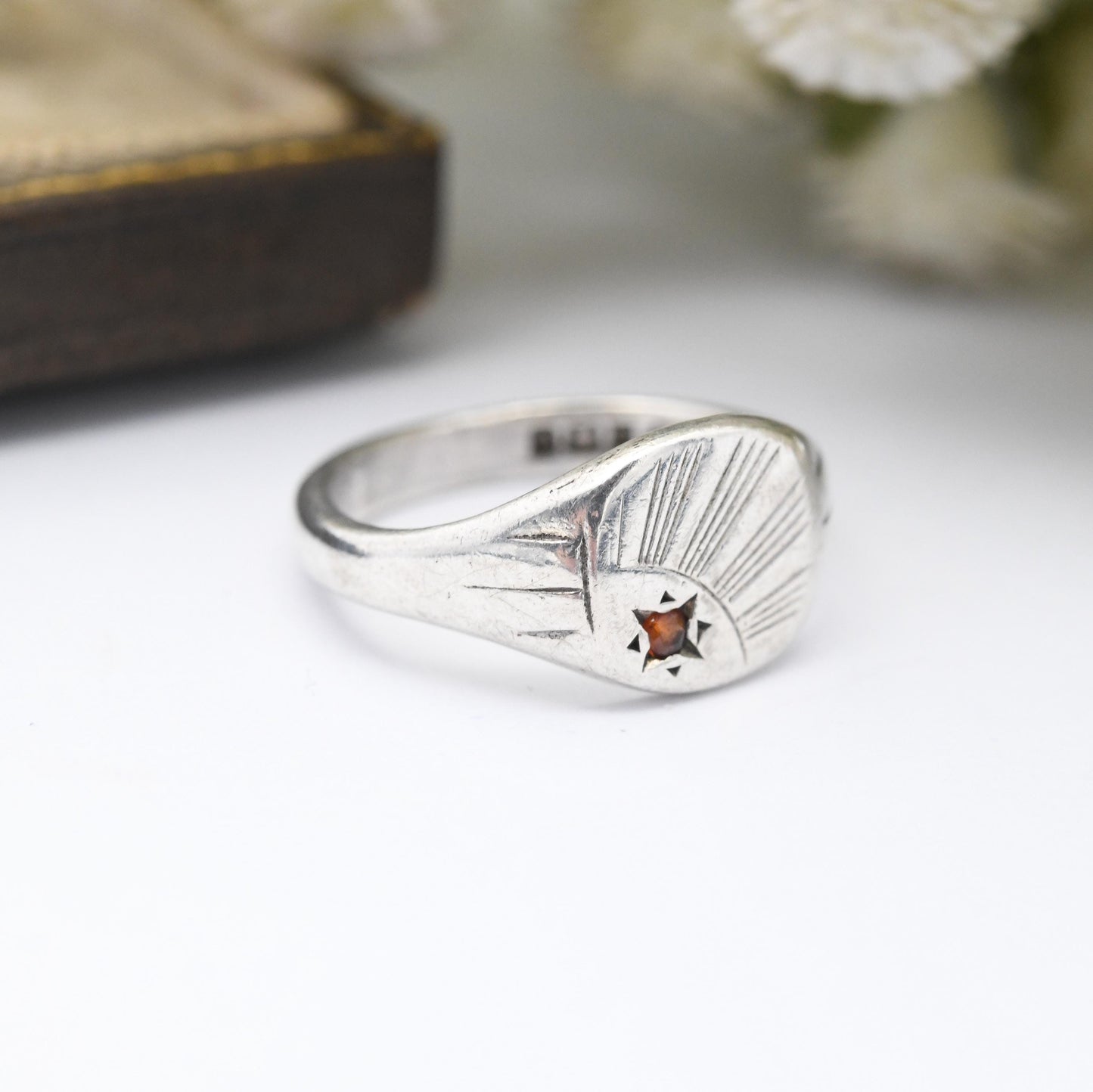 Vintage Sterling Silver Garnet Signet Ring with Sunburst 1977 - Star Sunrise Engraving | Mid-Century Gift | UK Size - J | US Size - 4 3/4