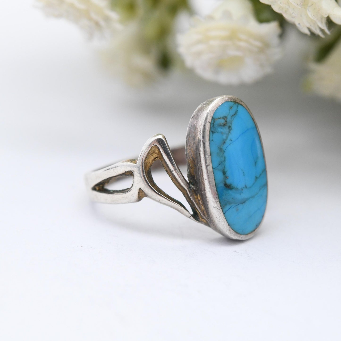 Vintage Sterling Silver Turquoise Ring - Oval Cabochon Openwork Modernist Shoulders Blue Stone WK | UK Size - K 1/2 | US Size - 5 1/2