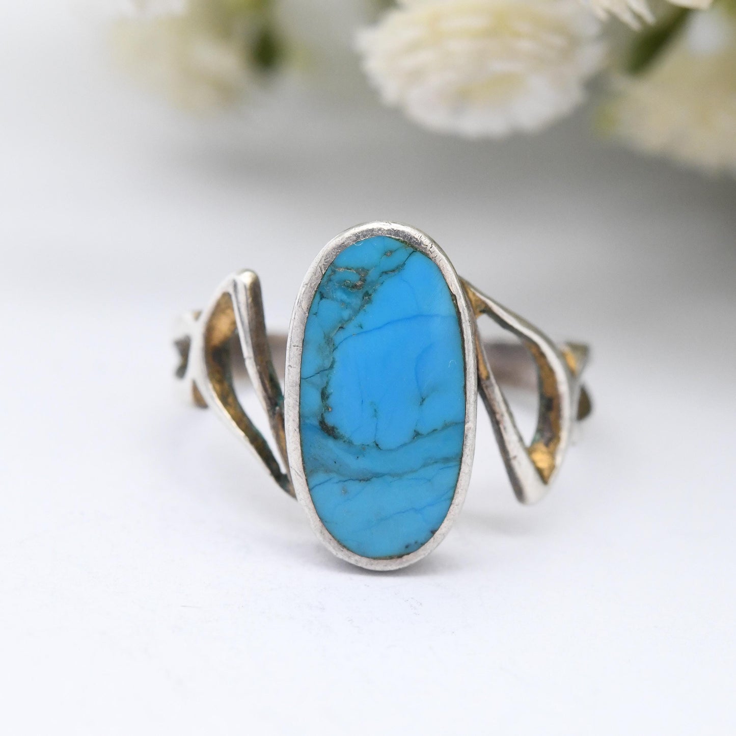 Vintage Sterling Silver Turquoise Ring - Oval Cabochon Openwork Modernist Shoulders Blue Stone WK | UK Size - K 1/2 | US Size - 5 1/2