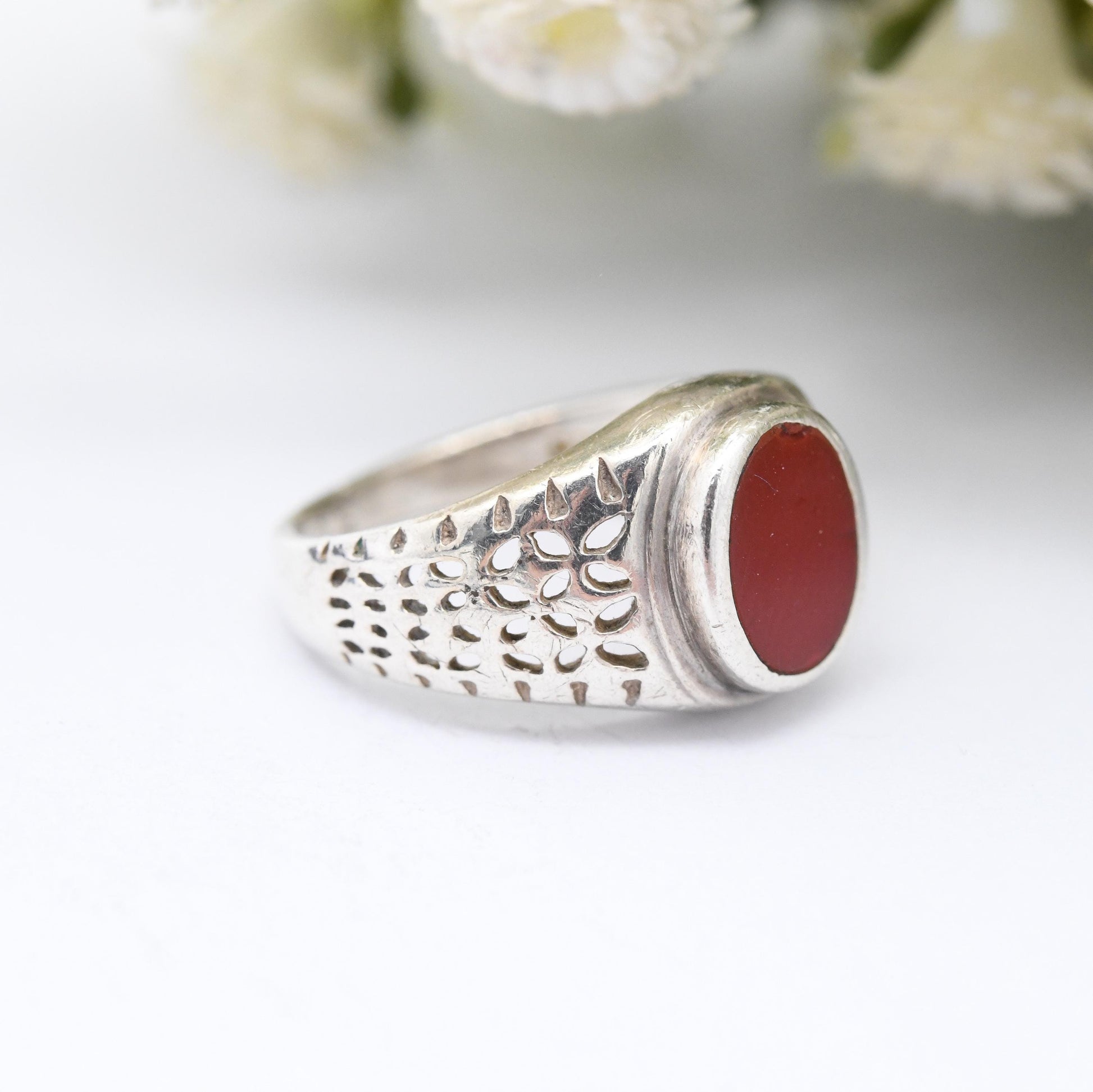 Vintage Silver Red Jasper Signet Ring with Cut Out Shoulders - Small Chunky Mid-Century Red Stone Statement | UK Size - I | US Size - 4 1/4