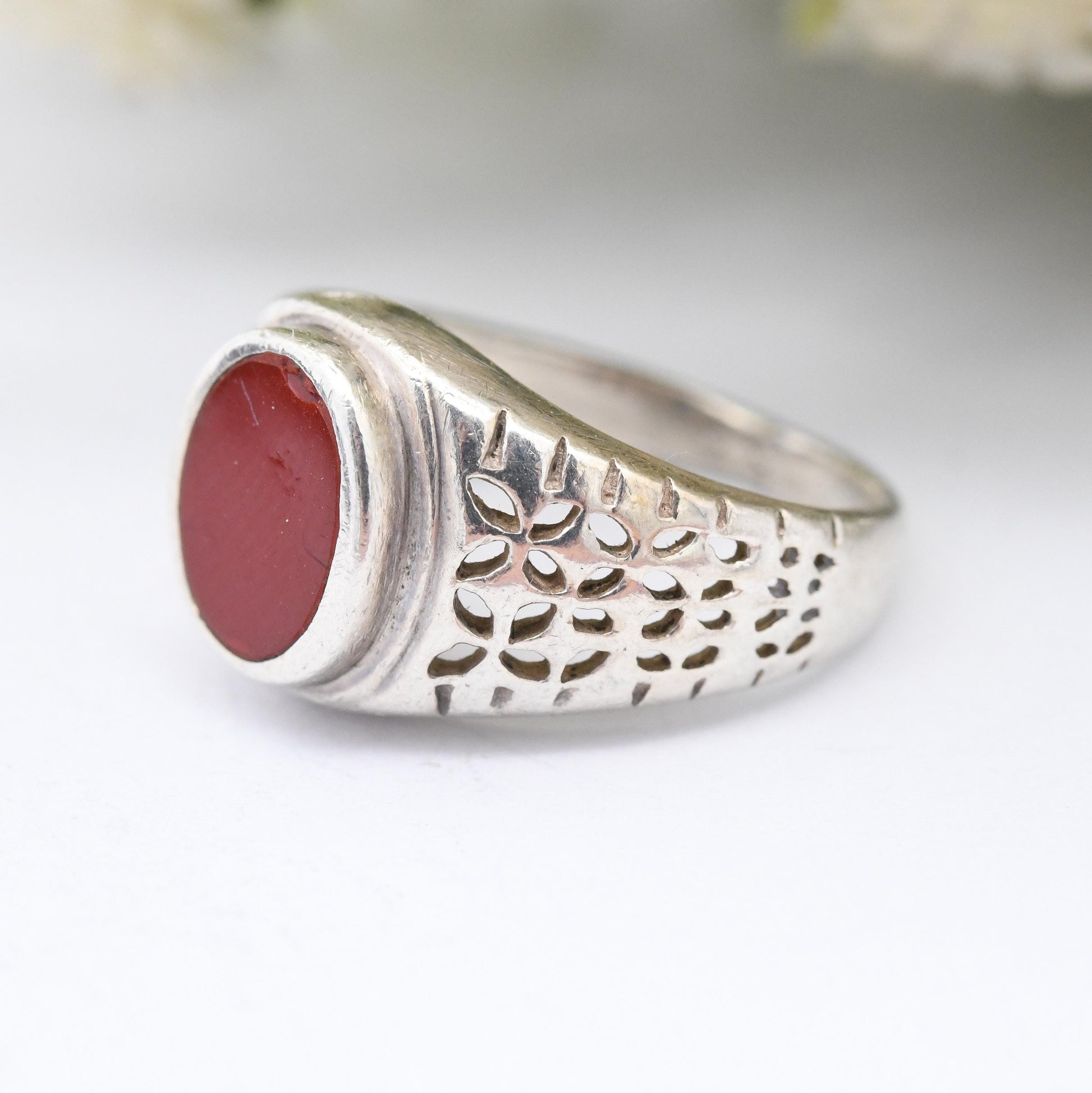 Vintage Silver Red Jasper Signet Ring with Cut Out Shoulders - Small Chunky Mid-Century Red Stone Statement | UK Size - I | US Size - 4 1/4