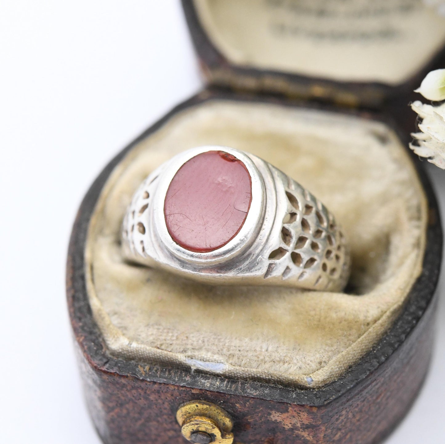 Vintage Silver Red Jasper Signet Ring with Cut Out Shoulders - Small Chunky Mid-Century Red Stone Statement | UK Size - I | US Size - 4 1/4