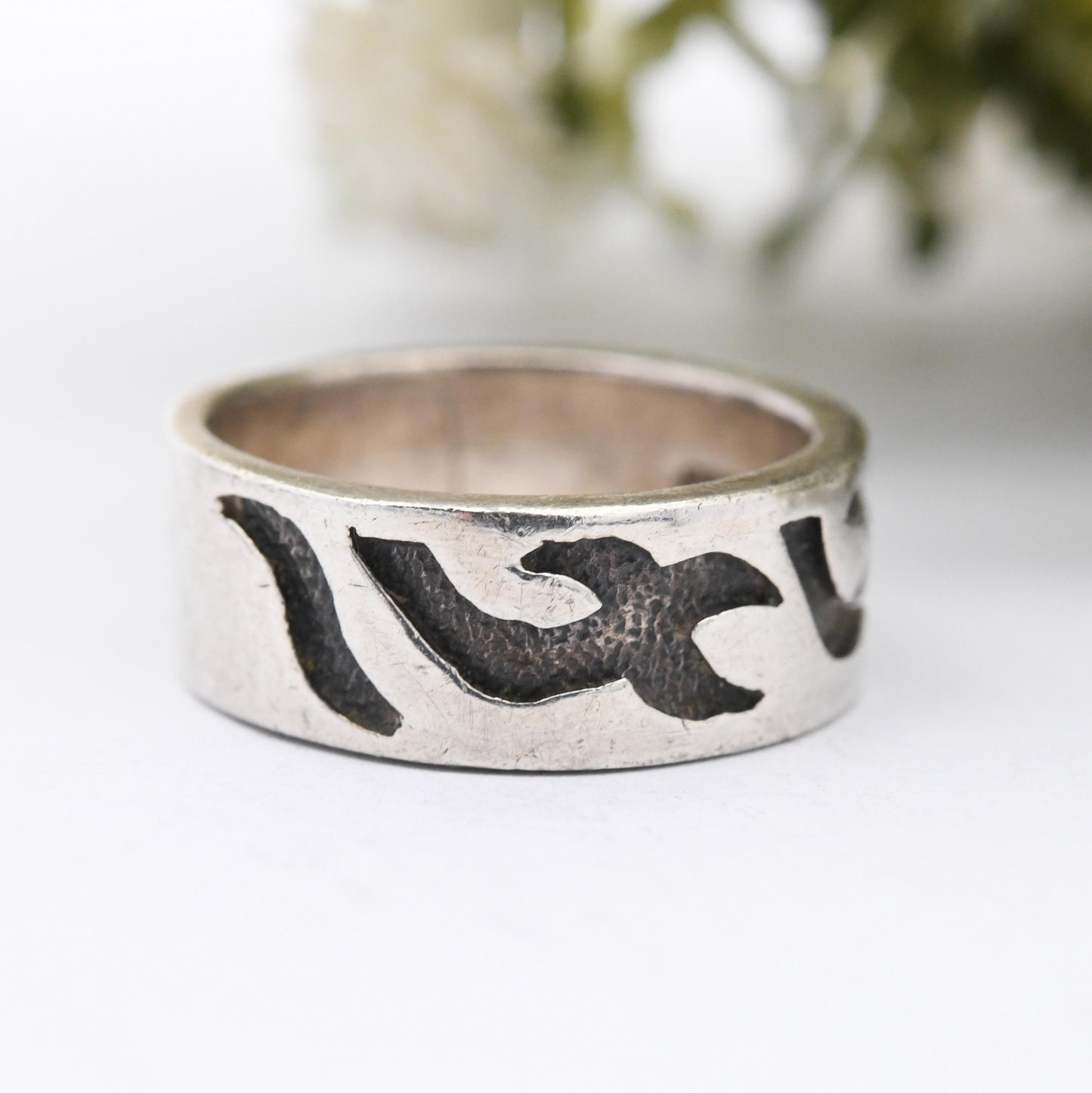 Vintage Sterling Silver Band Ring with Indented Patten - Chunky Unisex Solid Silver Jewellery Gift | UK Size - K 1/2 | US Size - 5 1/2