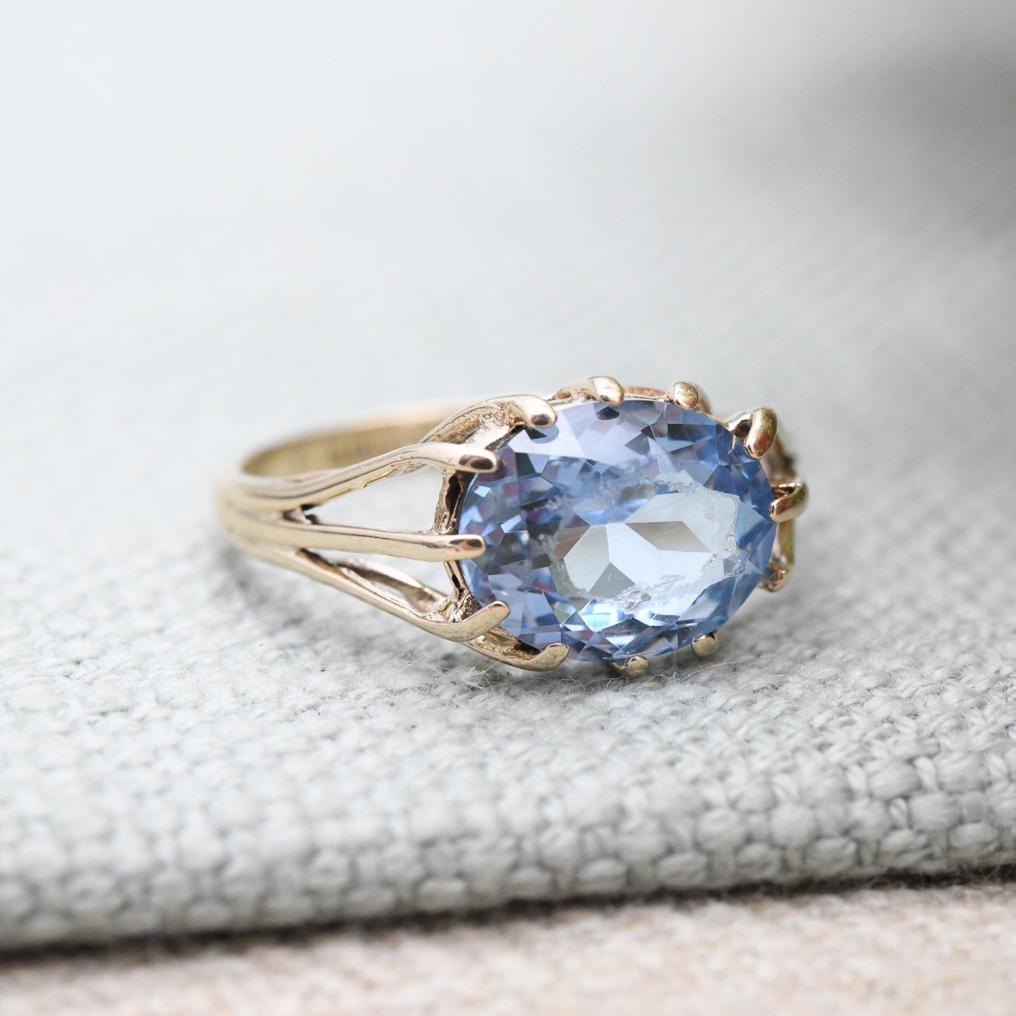 Vintage 9ct Gold Ring with Light Blue Stone 1970 - Pretty Pale Blue Gemstone Gift for Her Split Band Ring | UK Size - M | US Size - 6 1/4