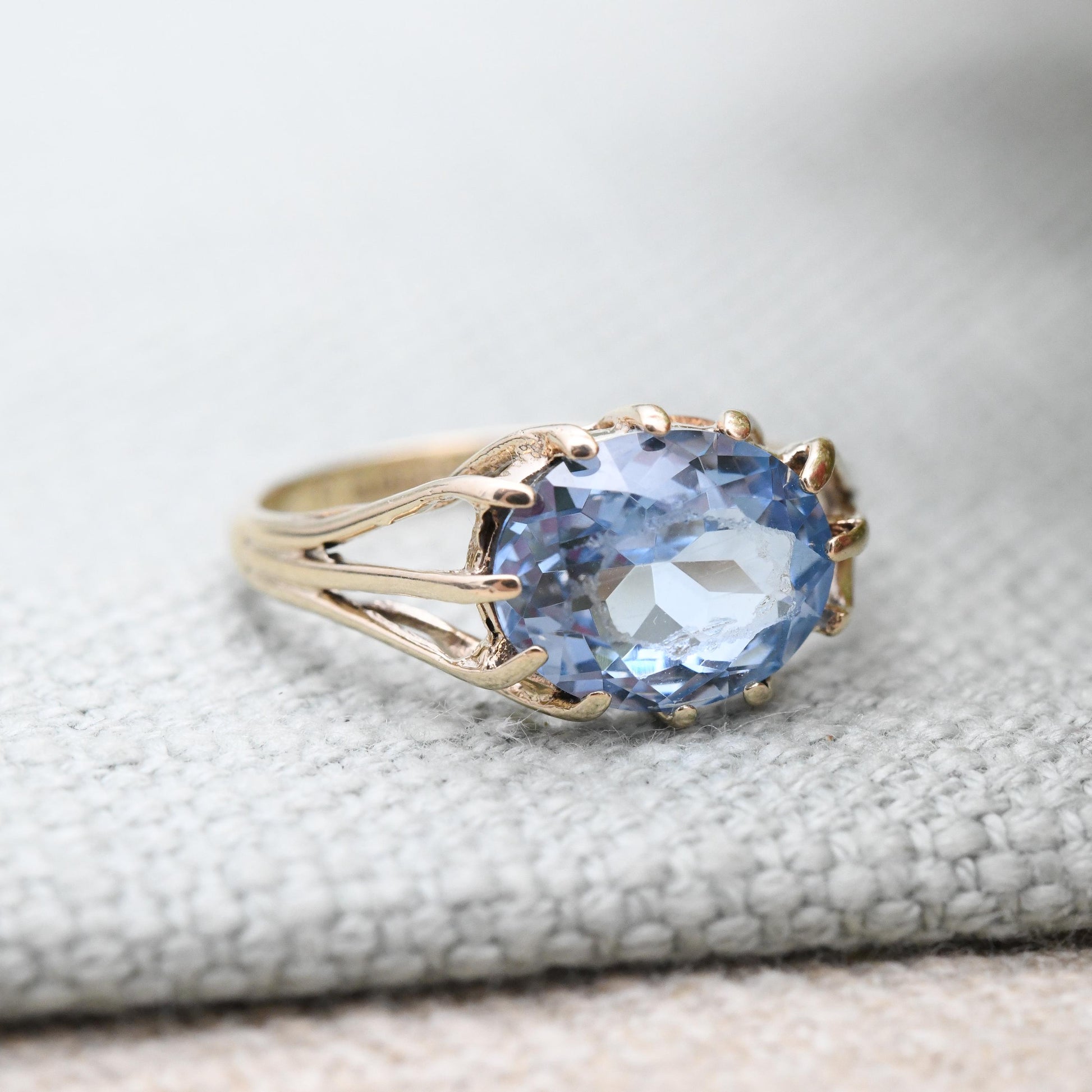 Vintage 9ct Gold Ring with Light Blue Stone 1970 - Pretty Pale Blue Gemstone Gift for Her Split Band Ring | UK Size - M | US Size - 6 1/4