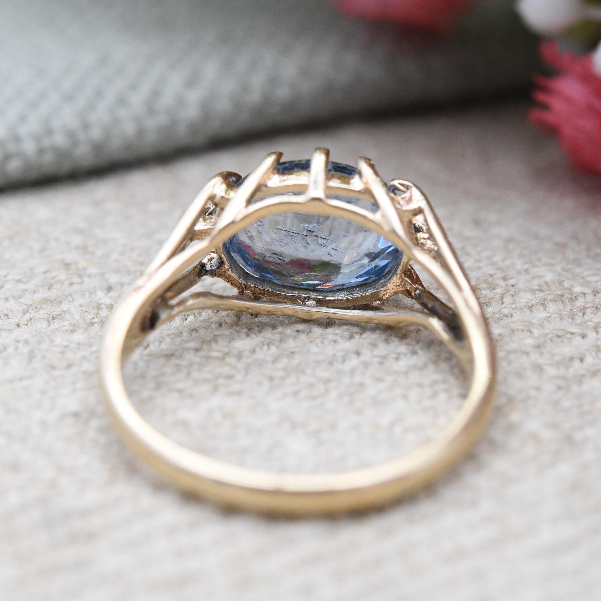 Vintage 9ct Gold Ring with Light Blue Stone 1970 - Pretty Pale Blue Gemstone Gift for Her Split Band Ring | UK Size - M | US Size - 6 1/4