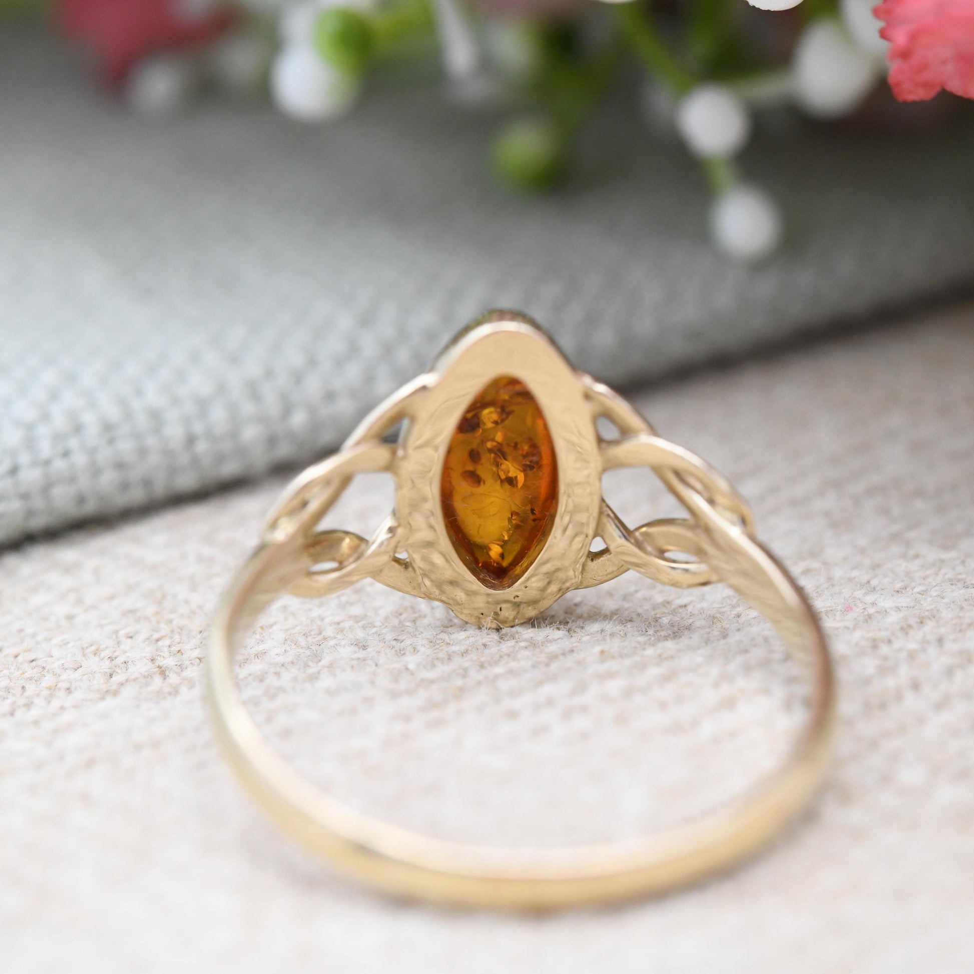 Vintage 9ct Gold Amber Ring with Celtic Knot - Pretty Twists Elven Style | Large Size Orange Solitaire | UK Size - V 1/2 | US Size - 10 3/4