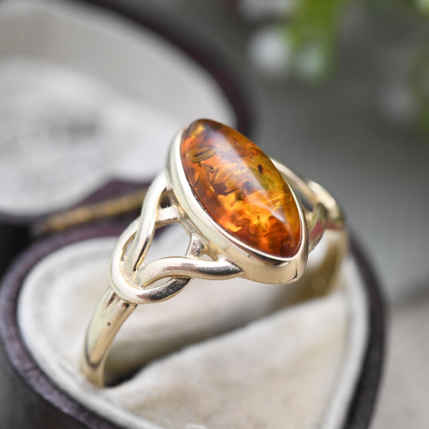 Vintage 9ct Gold Amber Ring with Celtic Knot - Pretty Twists Elven Style | Large Size Orange Solitaire | UK Size - V 1/2 | US Size - 10 3/4