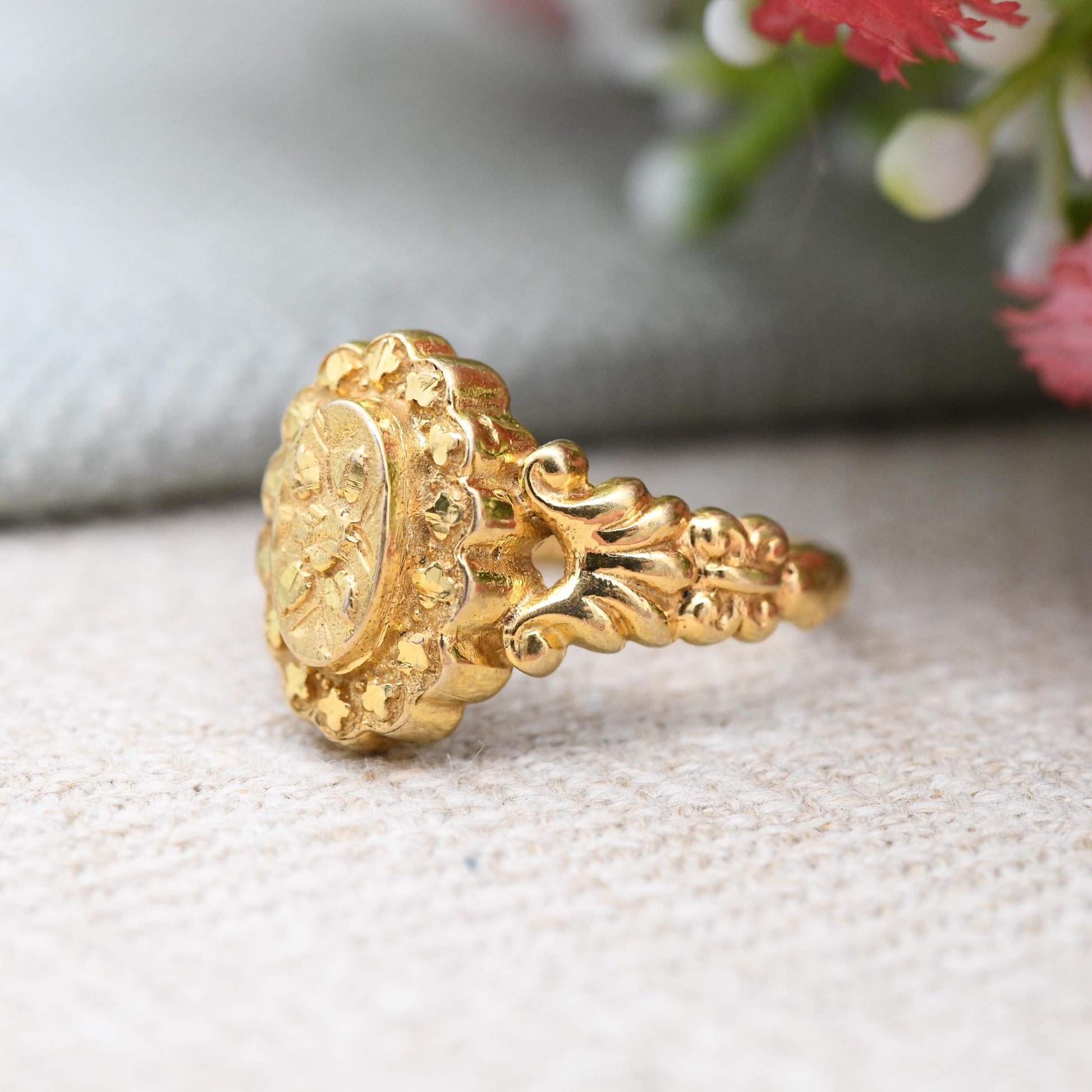 Vintage 9ct Gold Ornate Flower Ring 1979 - Mid-Century Antique Revival Ring with Bright Yellow Gold Colour | UK Size - M | US Size - 6 1/4