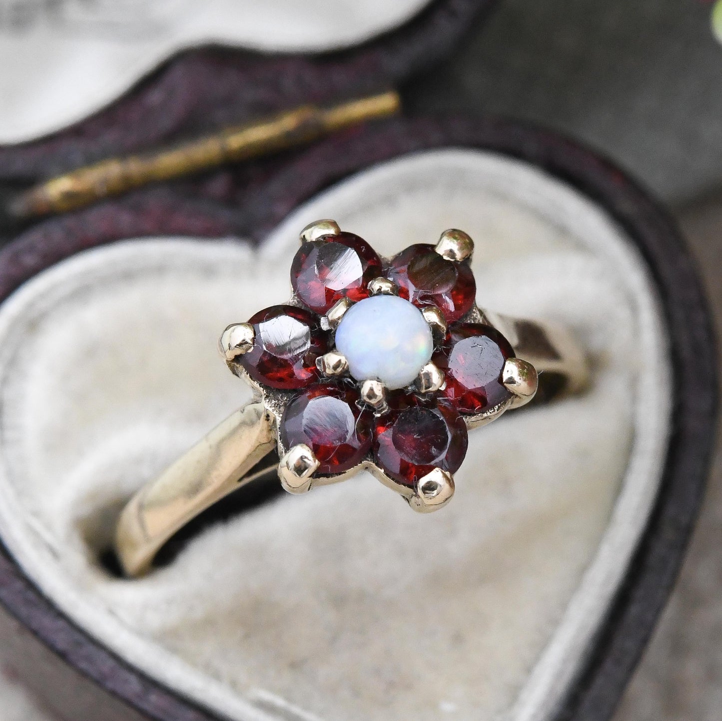 Vintage 9ct Gold Garnet Opal Flower Cluster Ring 1970 - Pretty Mid-Century Floral Ring Red White Gemstones | UK Size - M 1/2 US Size - 6 1/4