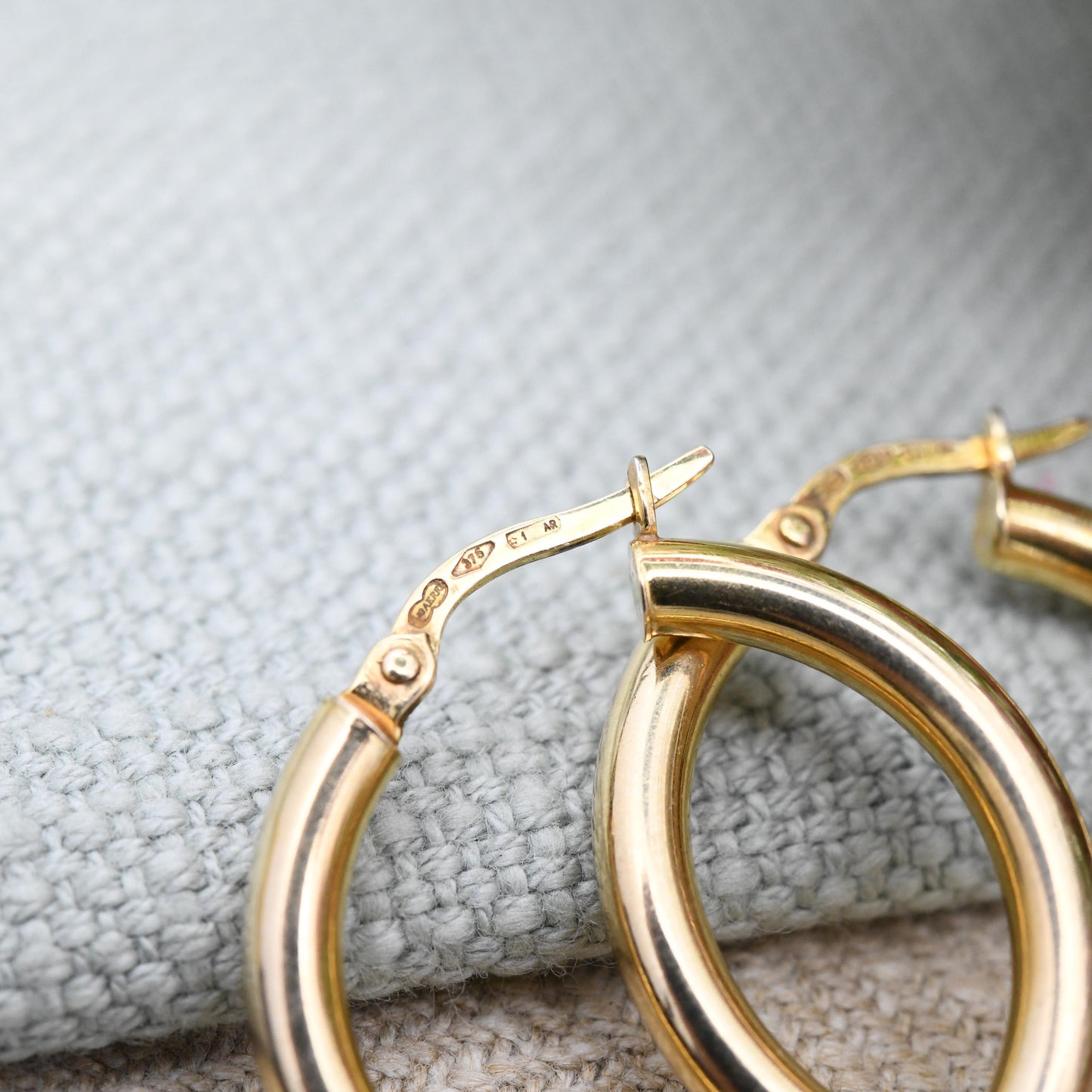 Vintage 9ct Gold Hoop Earrings by Unoaerre - Italian Designer Circle Hoops | Minimal Everyday Plain Round Hoops