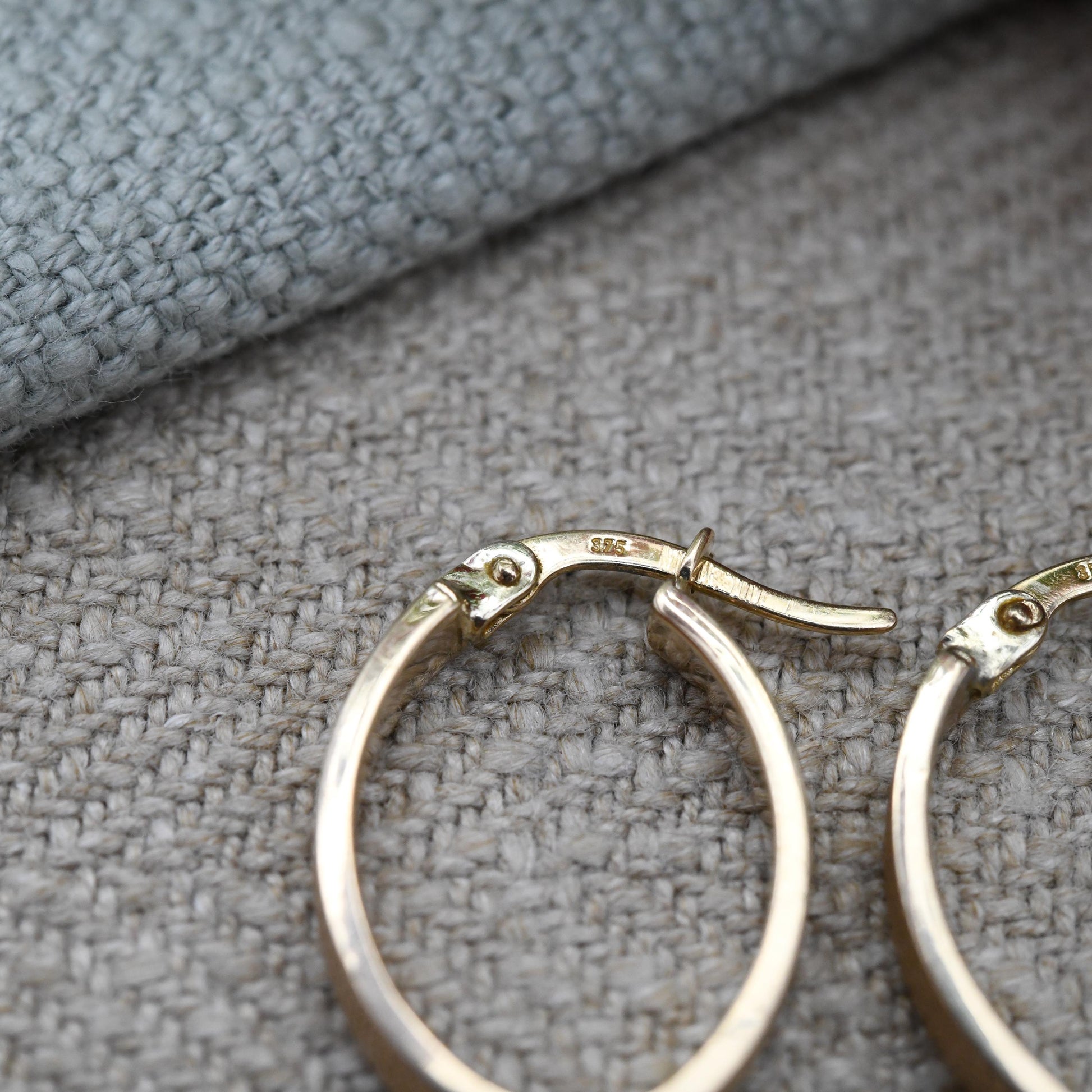 Vintage 9ct Gold Oval Hoop Earrings Textured Cross Hatch Design - Minimal Hollow Hoops | Pretty Gold Jewellery Gift for Her