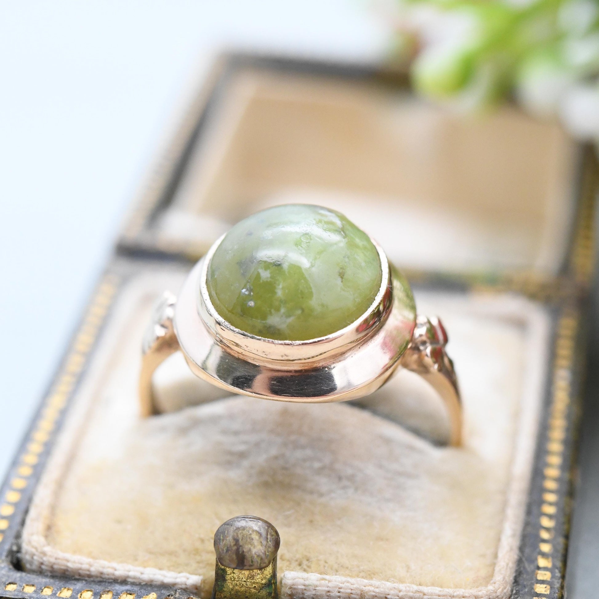 Antique 9ct Gold Connemara Marble Ring with Three Leaf Clover Shoulders - Irish Green Stone Stone Shamrock | UK Size - N | US Size - 6 1/2