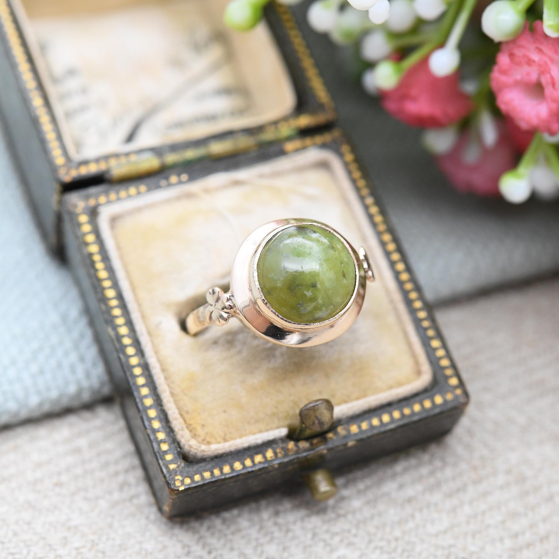Antique 9ct Gold Connemara Marble Ring with Three Leaf Clover Shoulders - Irish Green Stone Stone Shamrock | UK Size - N | US Size - 6 1/2