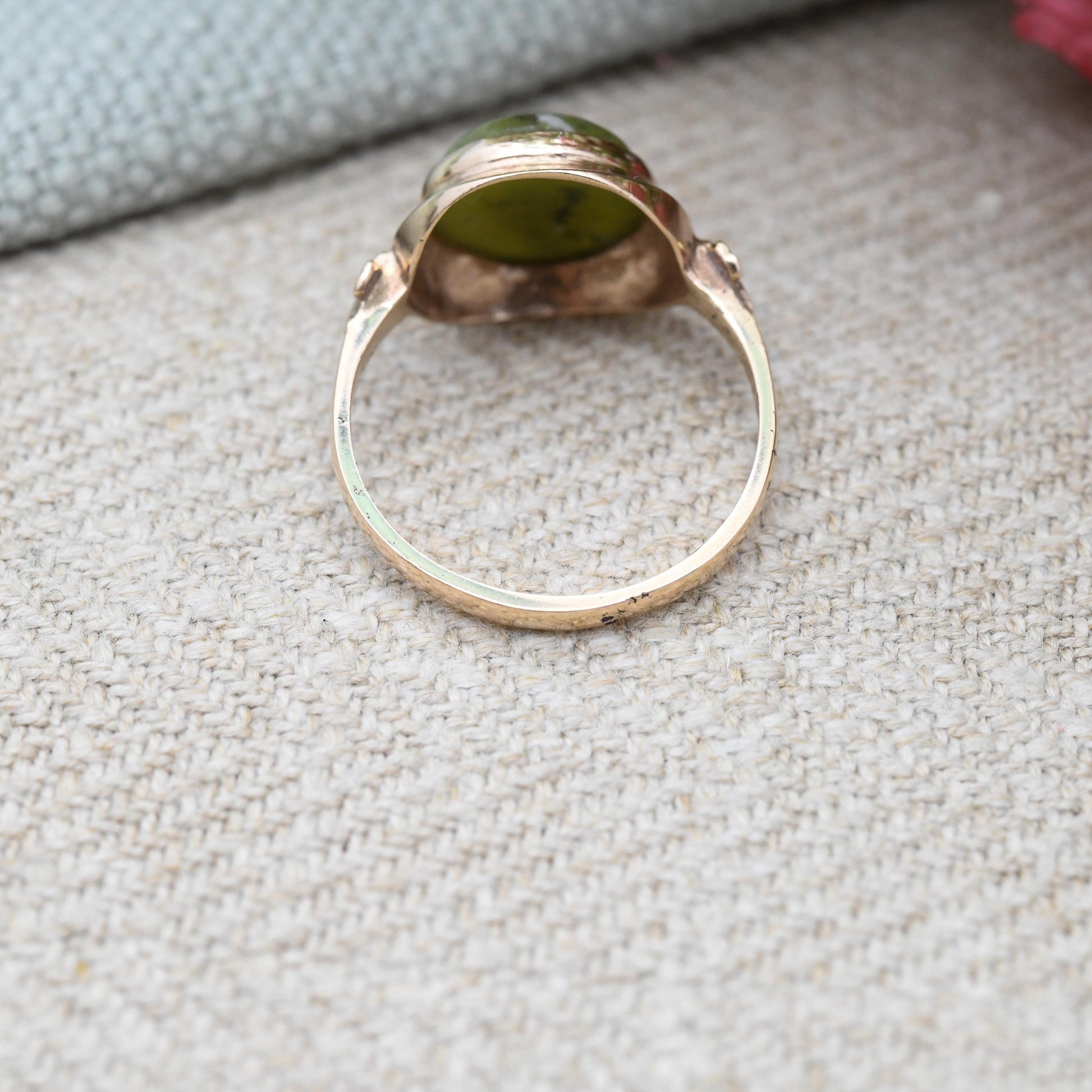 Antique 9ct Gold Connemara Marble Ring with Three Leaf Clover Shoulders - Irish Green Stone Stone Shamrock | UK Size - N | US Size - 6 1/2
