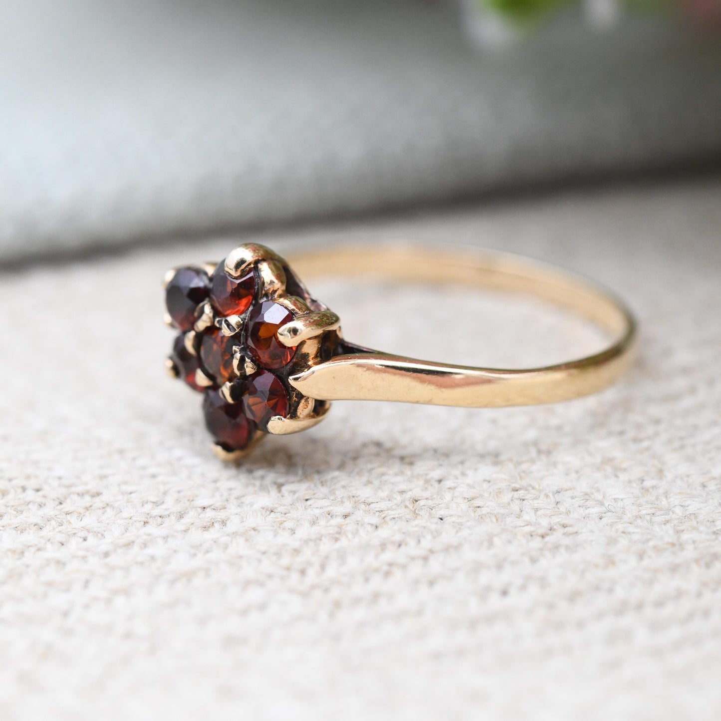 Vintage 9ct Gold Garnet Flower Ring 1975 - Mid-Century Floral Style Cocktail Red Gemstones Pretty Gift | UK Size - O 1/2 | US Size - 7 1/4