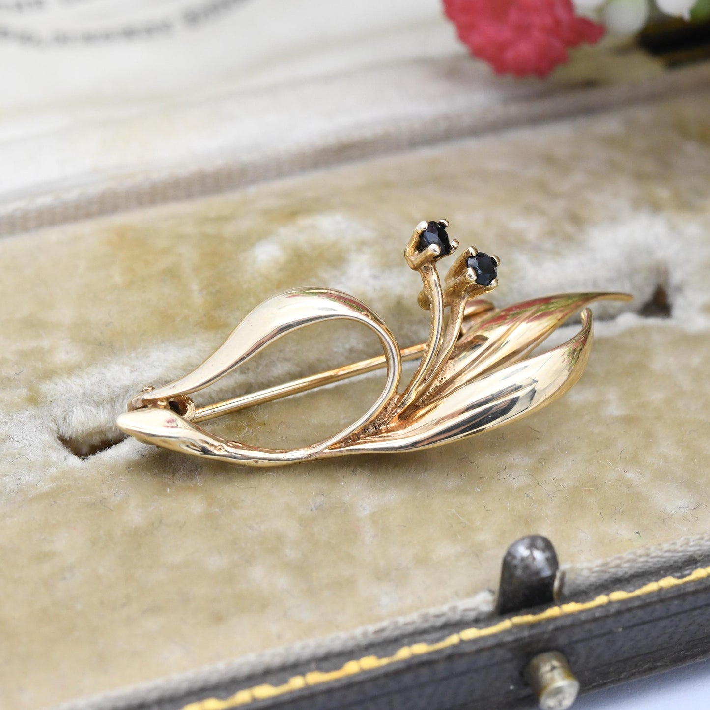 Vintage 9ct Gold Sapphire Leaf Brooch 1980s - Solid Gold Jewellery Gift for Her Nature Inspired Leaves and Berries | Blue Gemstone
