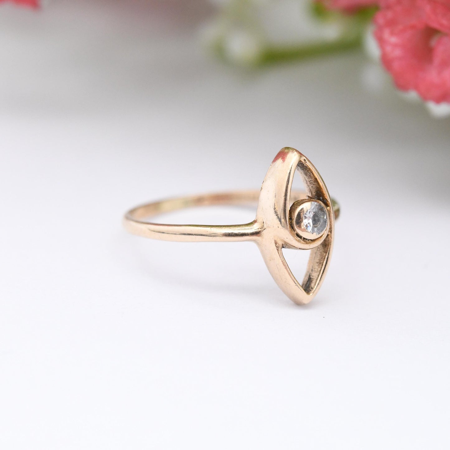 Vintage 9ct Gold Solitaire Ring Navette Shape Open Twist Setting - 1970s Yellow Gold Jewellery Gift for Her | UK Size - H 1/2 | US Size - 4