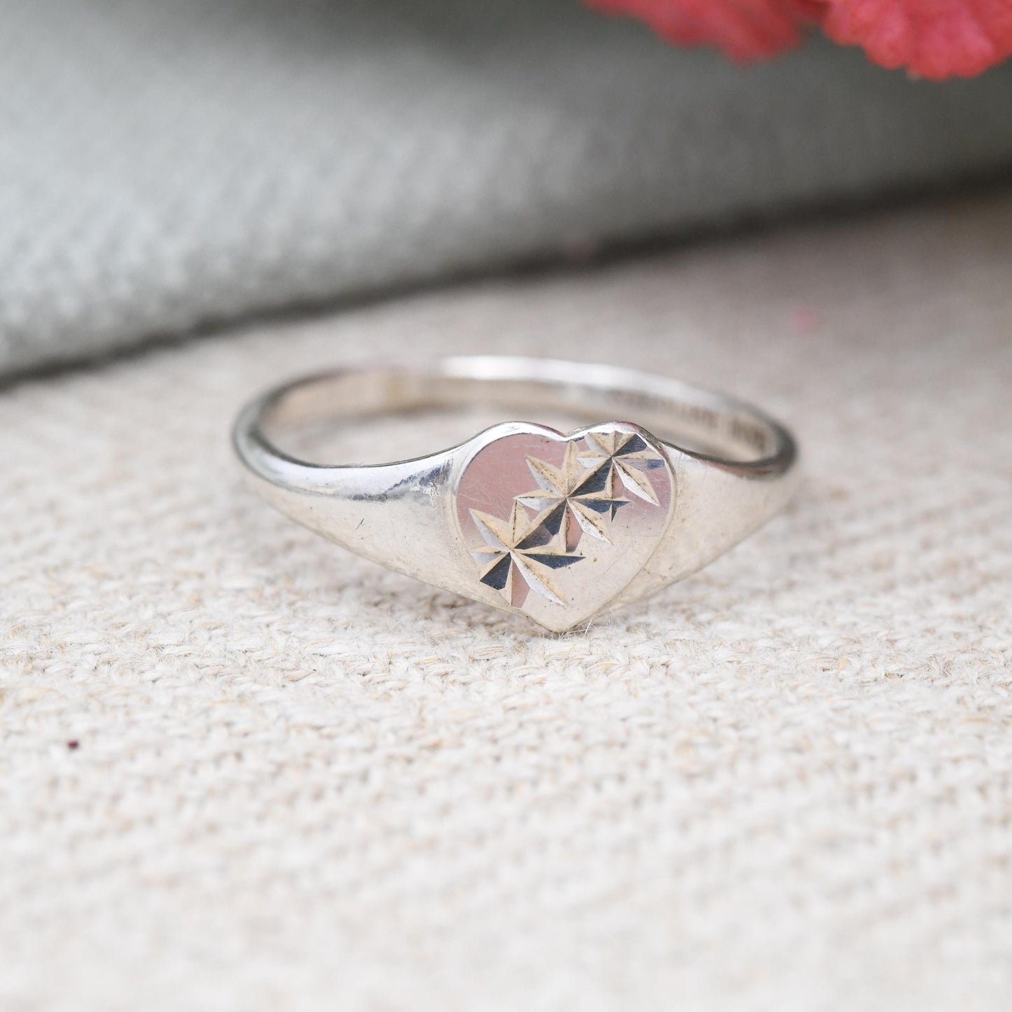 Vintage Sterling Silver Heart Signet Ring Diamond Cut Star Design - Engraved Silver Love Heart Jewellery | UK Size - O 1/2 | US Size - 7 1/2