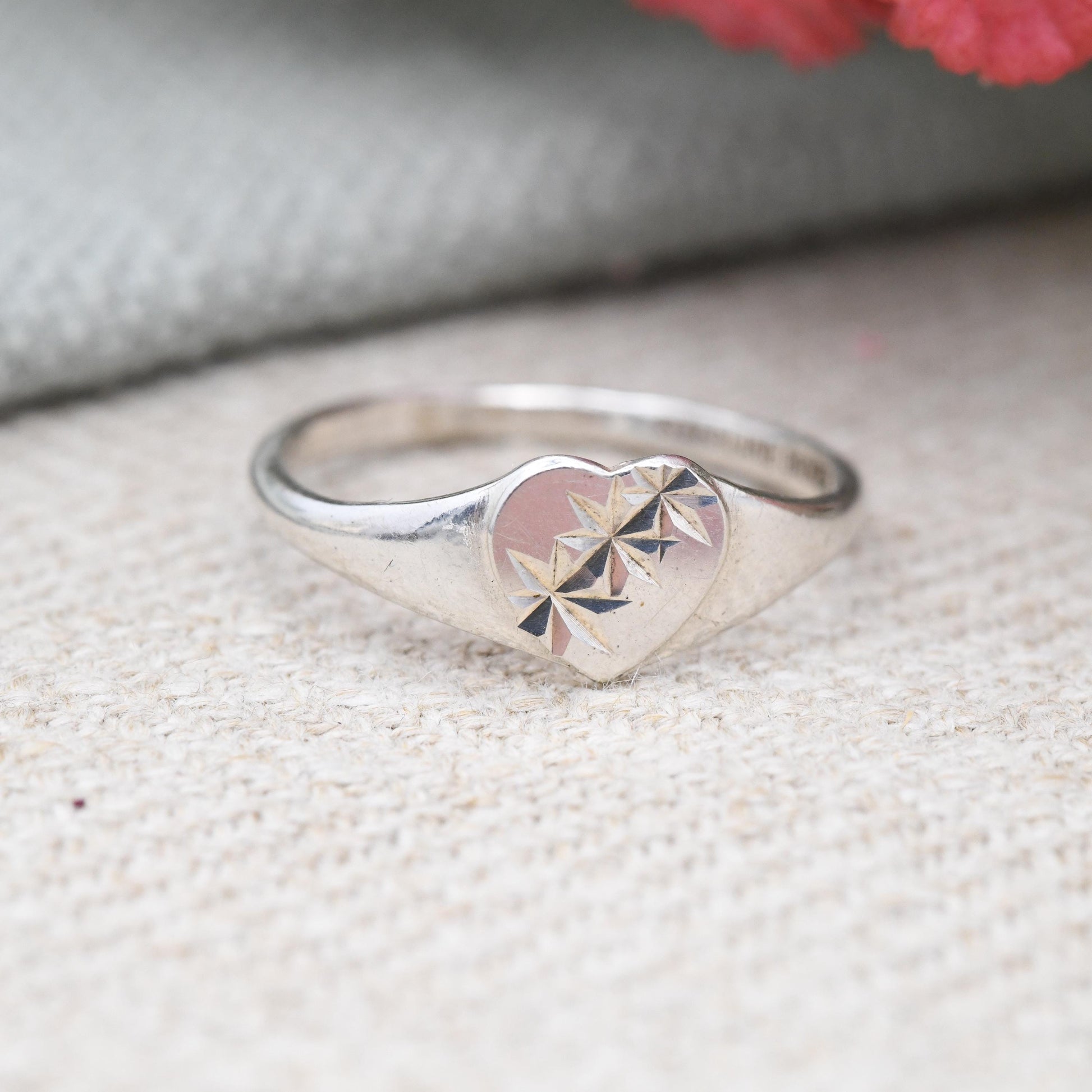 Vintage Sterling Silver Heart Signet Ring Diamond Cut Star Design - Engraved Silver Love Heart Jewellery | UK Size - O 1/2 | US Size - 7 1/2