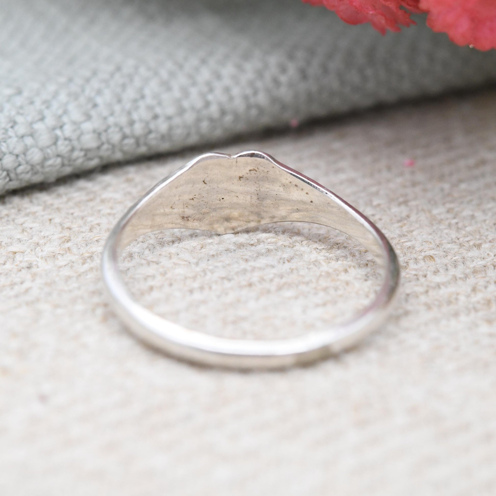 Vintage Sterling Silver Heart Signet Ring Diamond Cut Star Design - Engraved Silver Love Heart Jewellery | UK Size - O 1/2 | US Size - 7 1/2