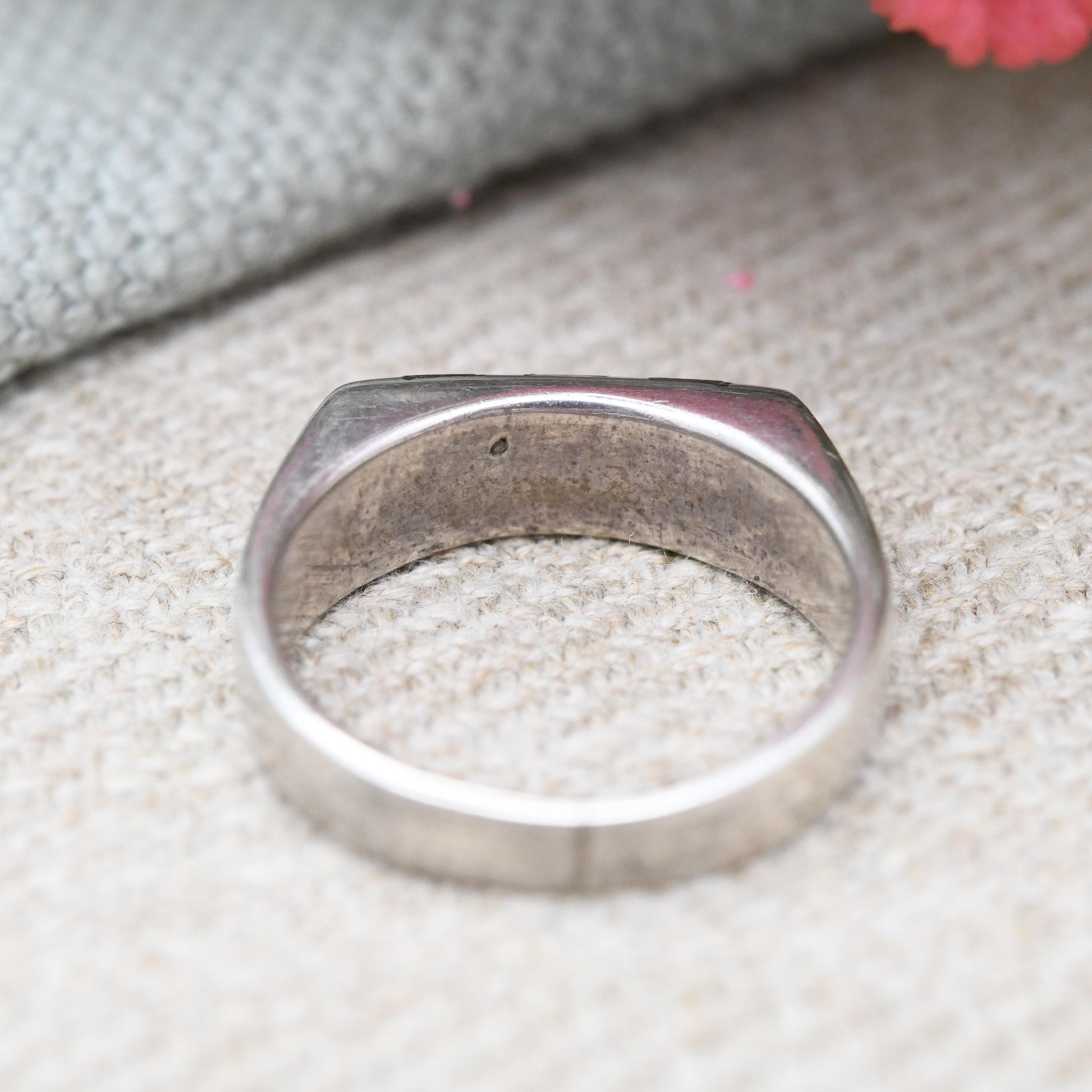 Vintage Sterling Silver Onyx Ring with Flush Striped Design - Modernist Black Gemstone Unisex Jewellery | UK Size - L | US Size - 5 3/4