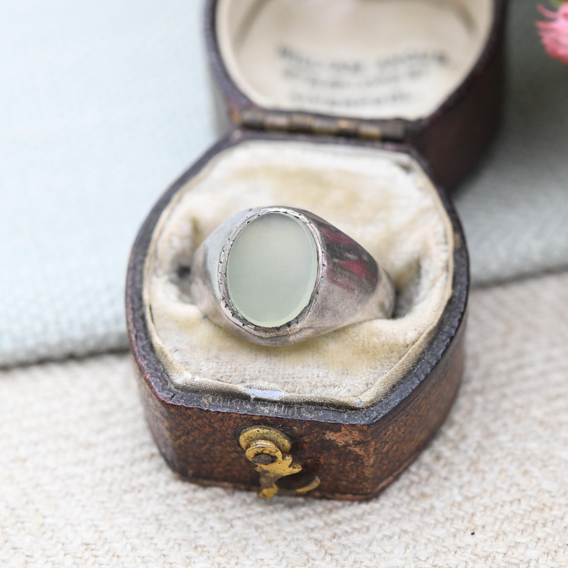 Vintage Sterling Silver Green Gemstone Signet Ring - Unisex Oval Pale Stone Ring | Minimal Unisex Ring | UK Size - M 1/2 | US Size - 6 1/4