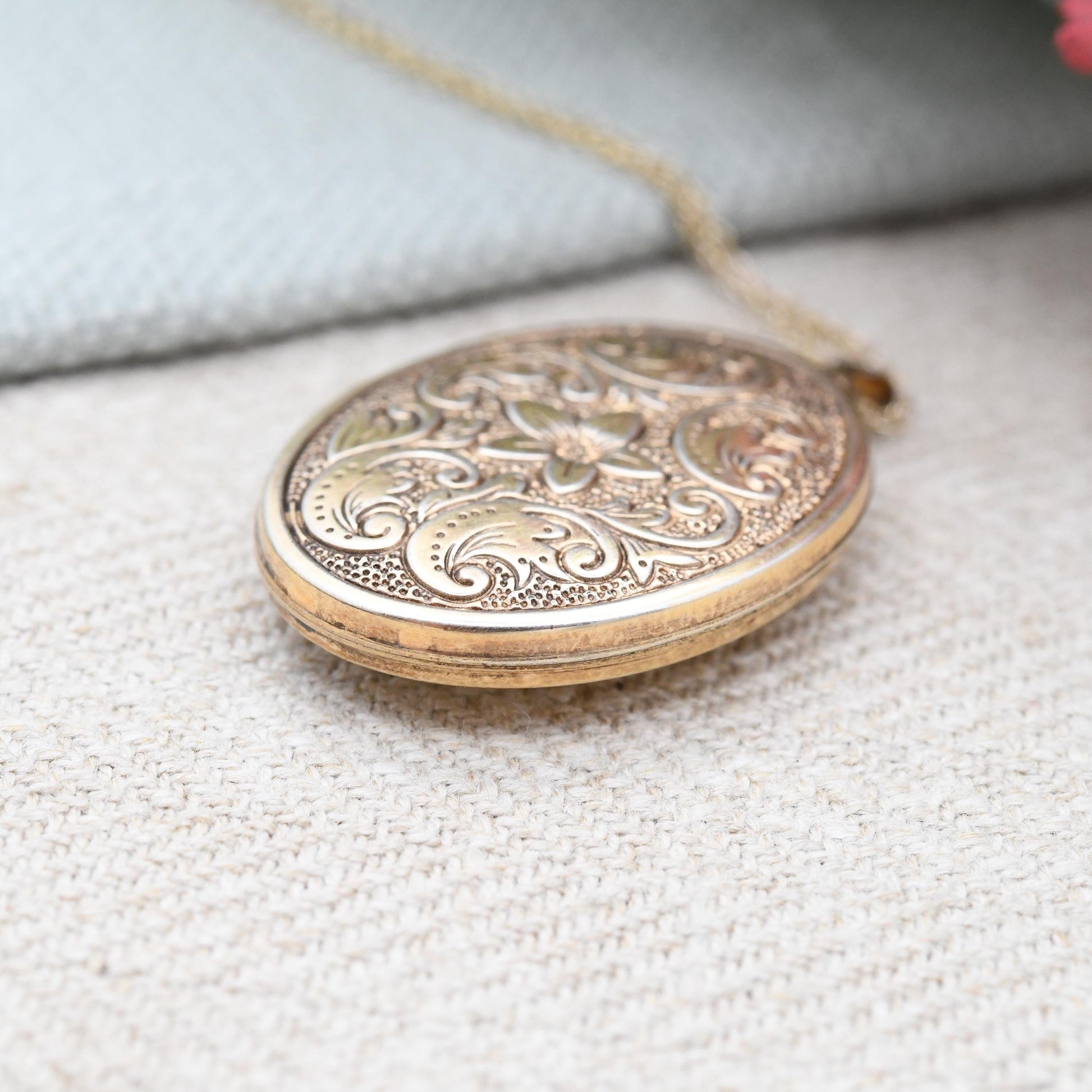 Vintage Gold Plated Sterling Silver Locket Pendant Necklace with Flower Design - Oval Shape Victorian Style Floral Pretty Gift for Her 45cm