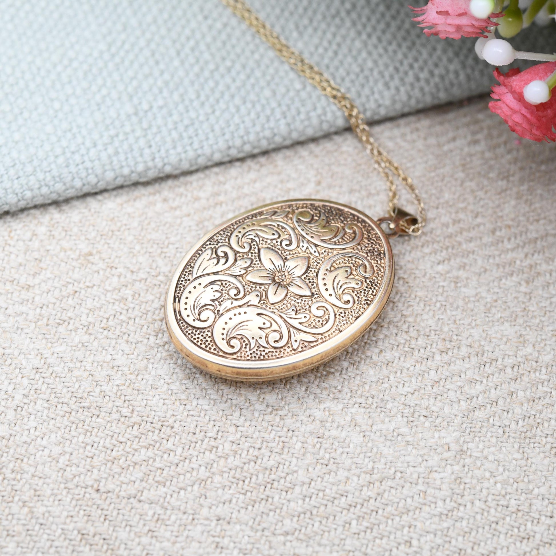 Vintage Gold Plated Sterling Silver Locket Pendant Necklace with Flower Design - Oval Shape Victorian Style Floral Pretty Gift for Her 45cm