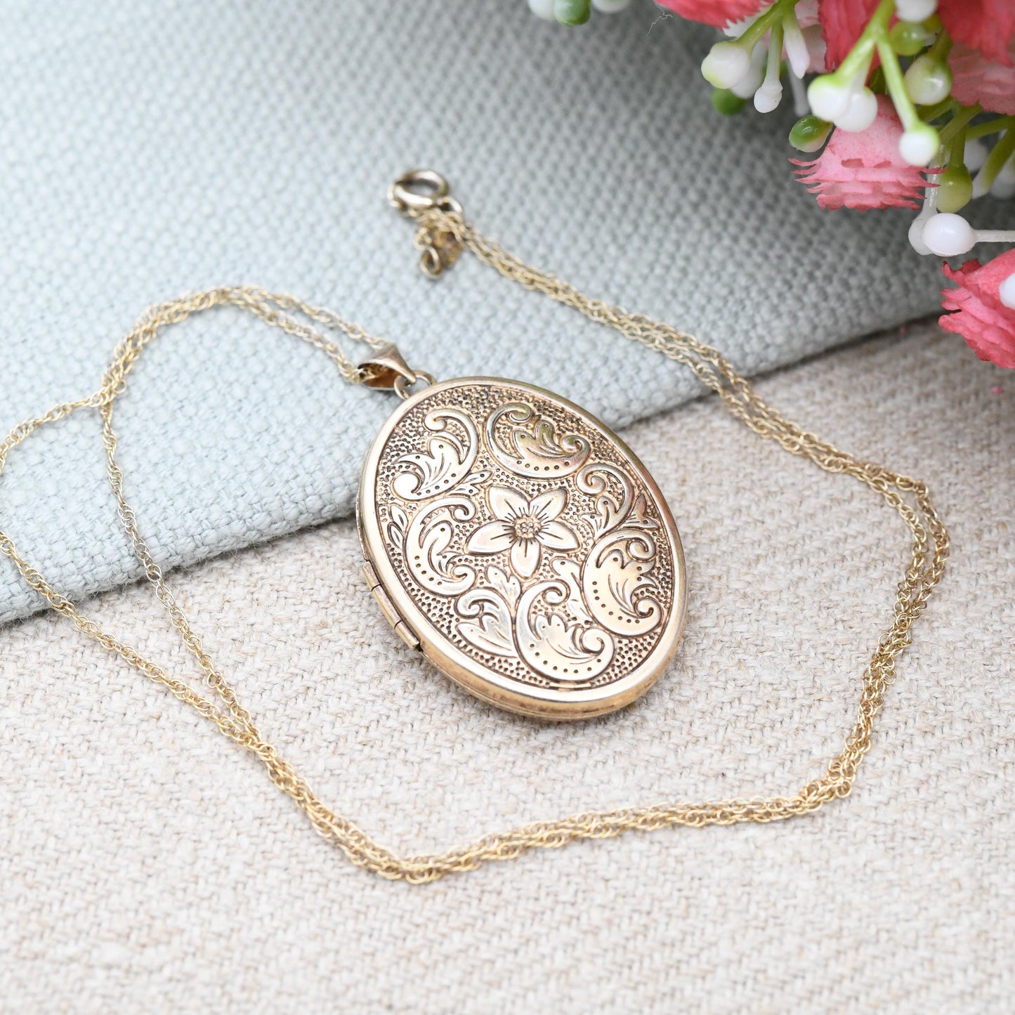 Vintage Gold Plated Sterling Silver Locket Pendant Necklace with Flower Design - Oval Shape Victorian Style Floral Pretty Gift for Her 45cm