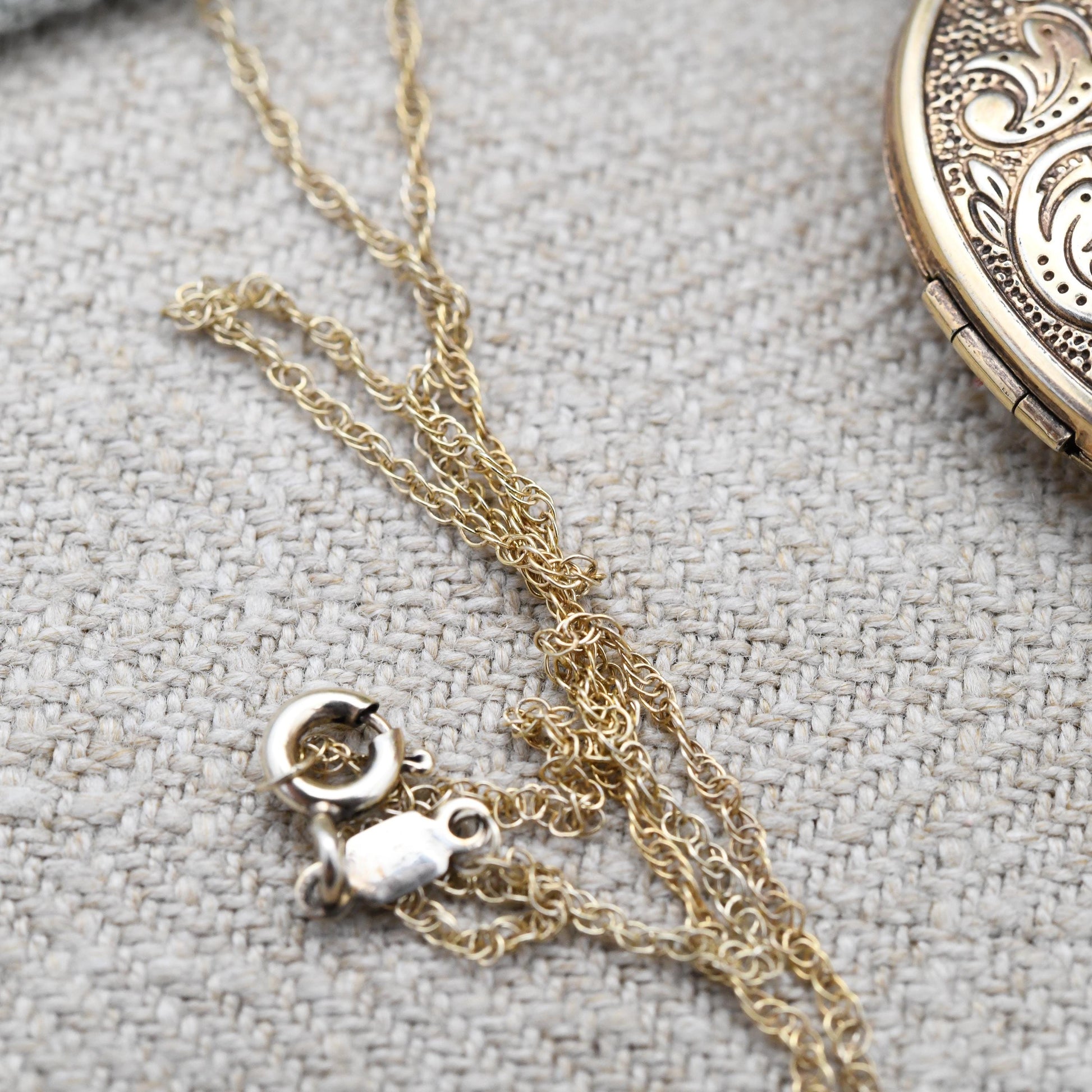 Vintage Gold Plated Sterling Silver Locket Pendant Necklace with Flower Design - Oval Shape Victorian Style Floral Pretty Gift for Her 45cm