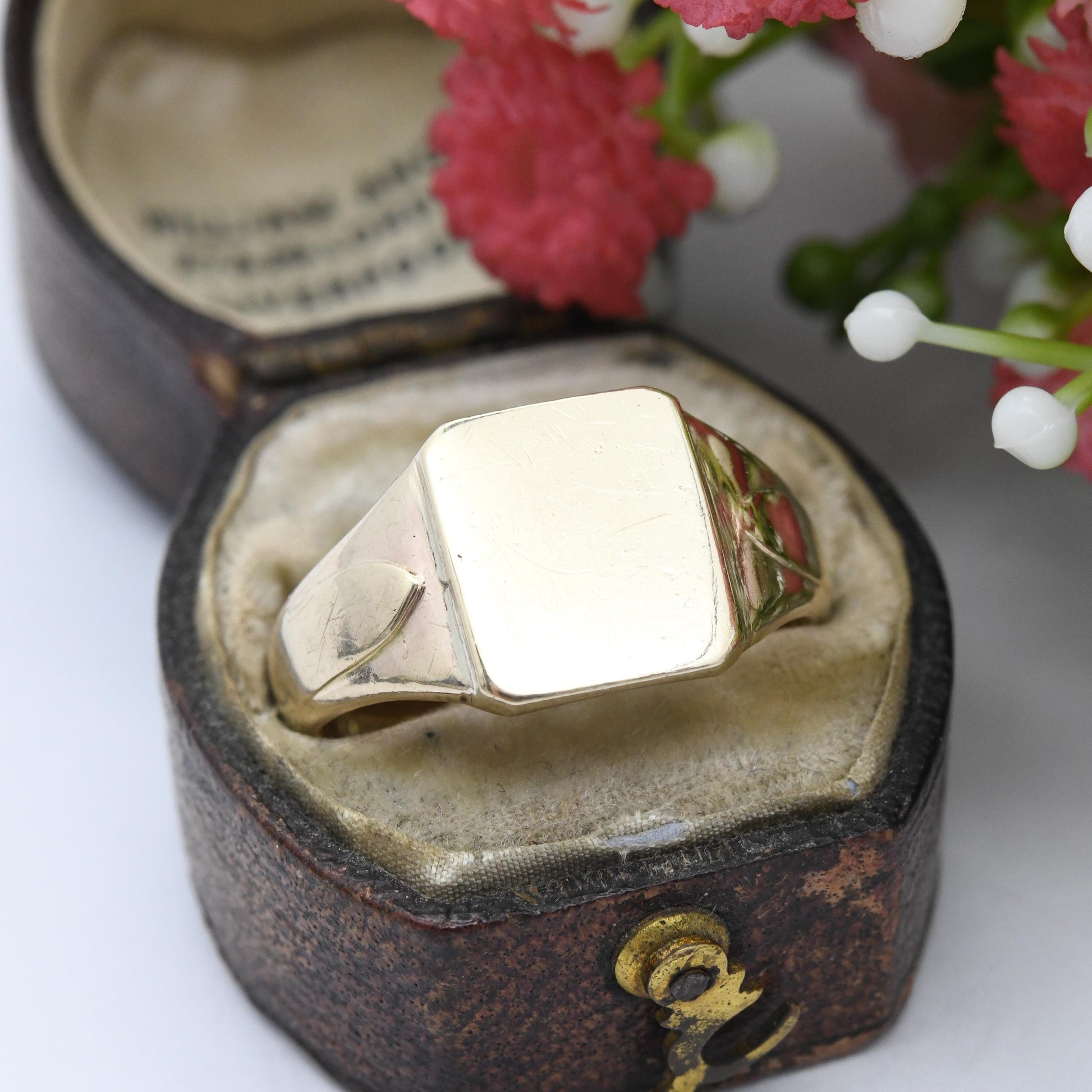 Vintage 9ct Gold Signet Ring 1970s Henry Griffith - Unisex Everyday Solid Gold Jewellery | Gift for Him | UK Size - S 1/2 | US Size - 9 1/4