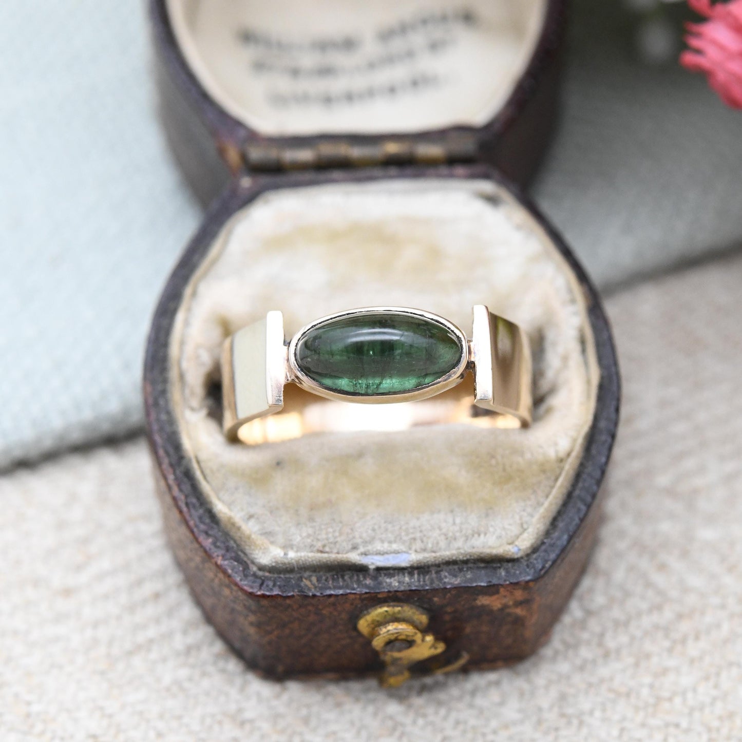 Vintage Modernist 9ct Gold Green Stone Ring 1972 - Mid-Century Statement Solitaire Stylish 1970s Jewellery | UK Size - O | US Size - 7 1/4