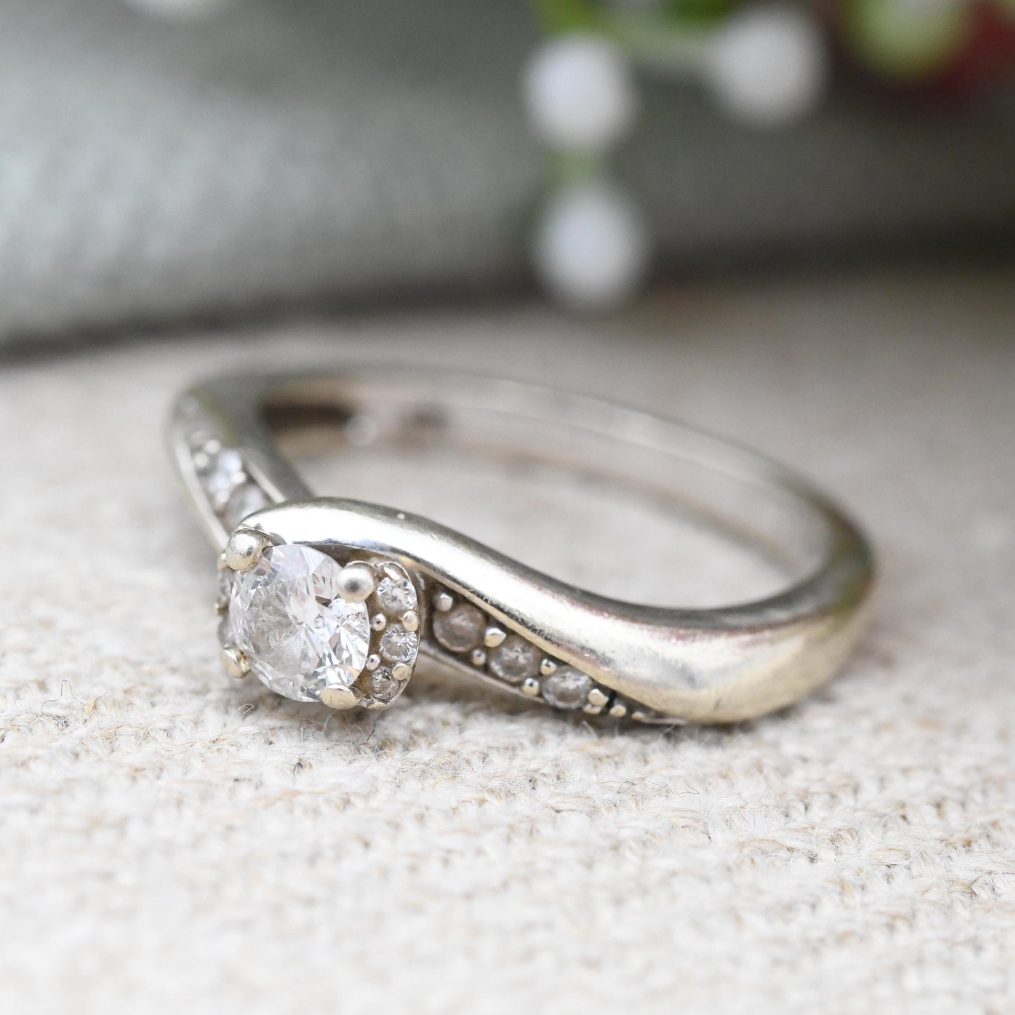 Vintage 9ct Gold Diamond Solitaire Ring 33 Points 0.33ct - with Side Stones | White Gold Twist Engagement Ring | UK Size - J US Size - 4 3/4