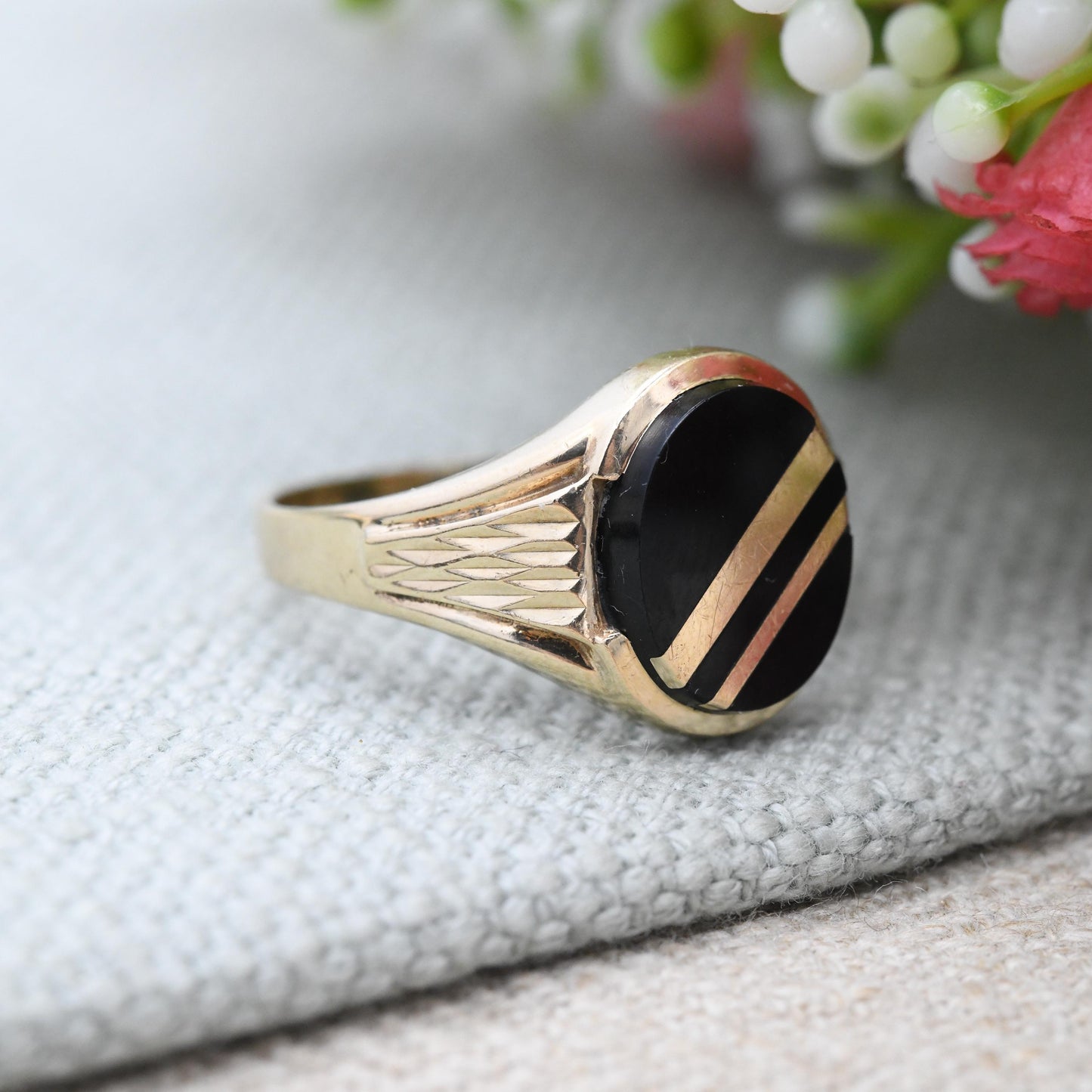 Vintage 9ct Gold Onyx Signet Ring 1989 with Gold Stripes - Unisex Gift for Him Mid-Century Textured | Large UK Size - T 1/2 US Size - 9 3/4