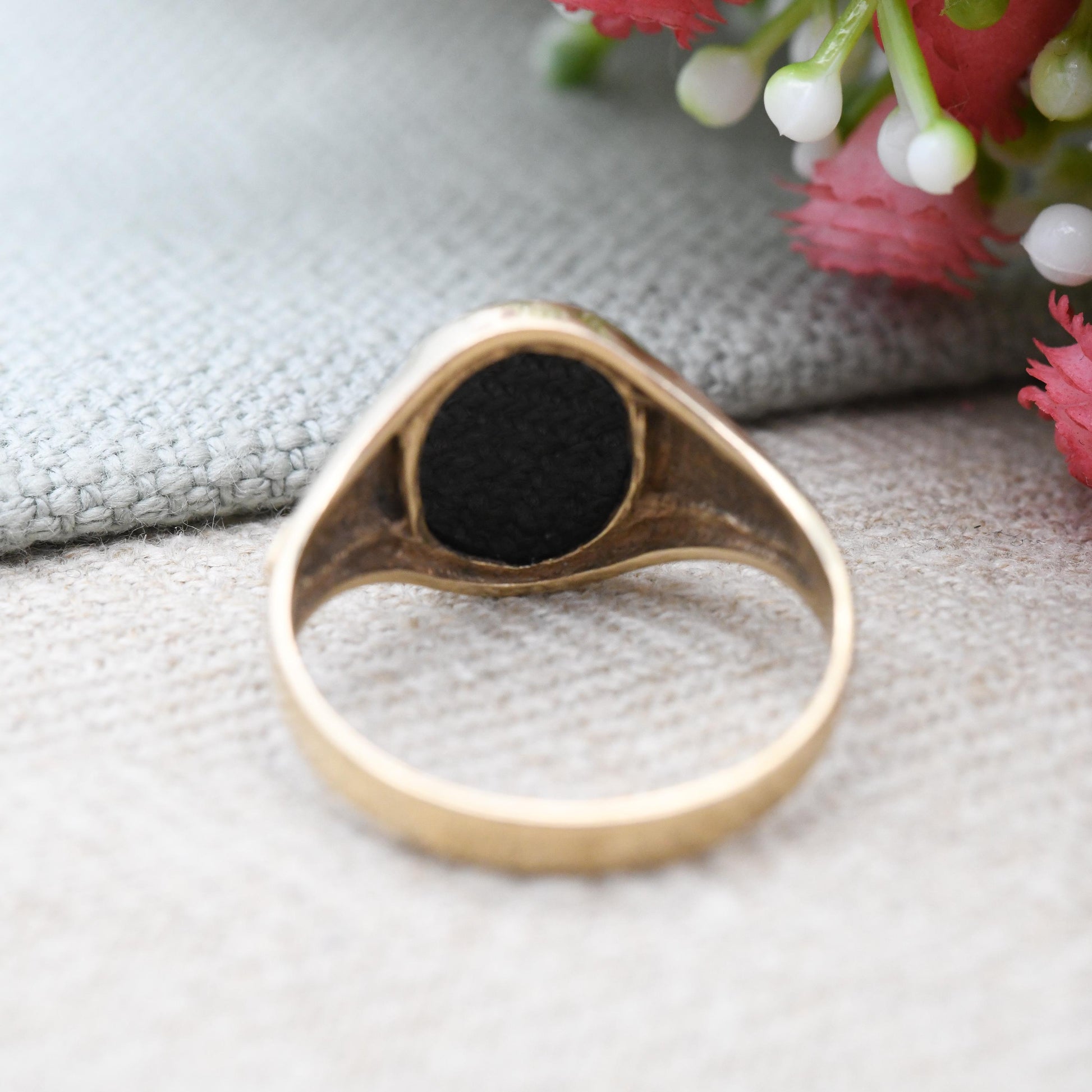 Vintage 9ct Gold Onyx Signet Ring 1989 with Gold Stripes - Unisex Gift for Him Mid-Century Textured | Large UK Size - T 1/2 US Size - 9 3/4