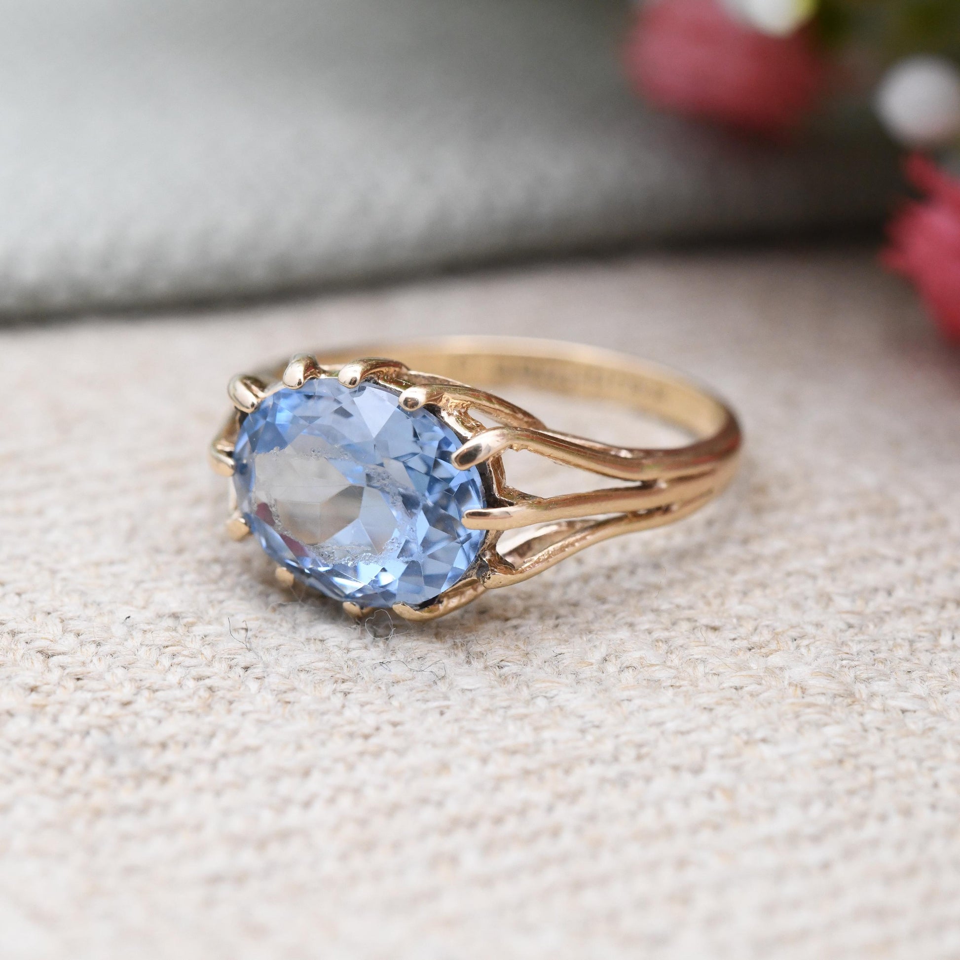 Vintage 9ct Gold Ring with Light Blue Stone 1970 - Pretty Pale Blue Gemstone Gift for Her Split Band Ring | UK Size - M | US Size - 6 1/4