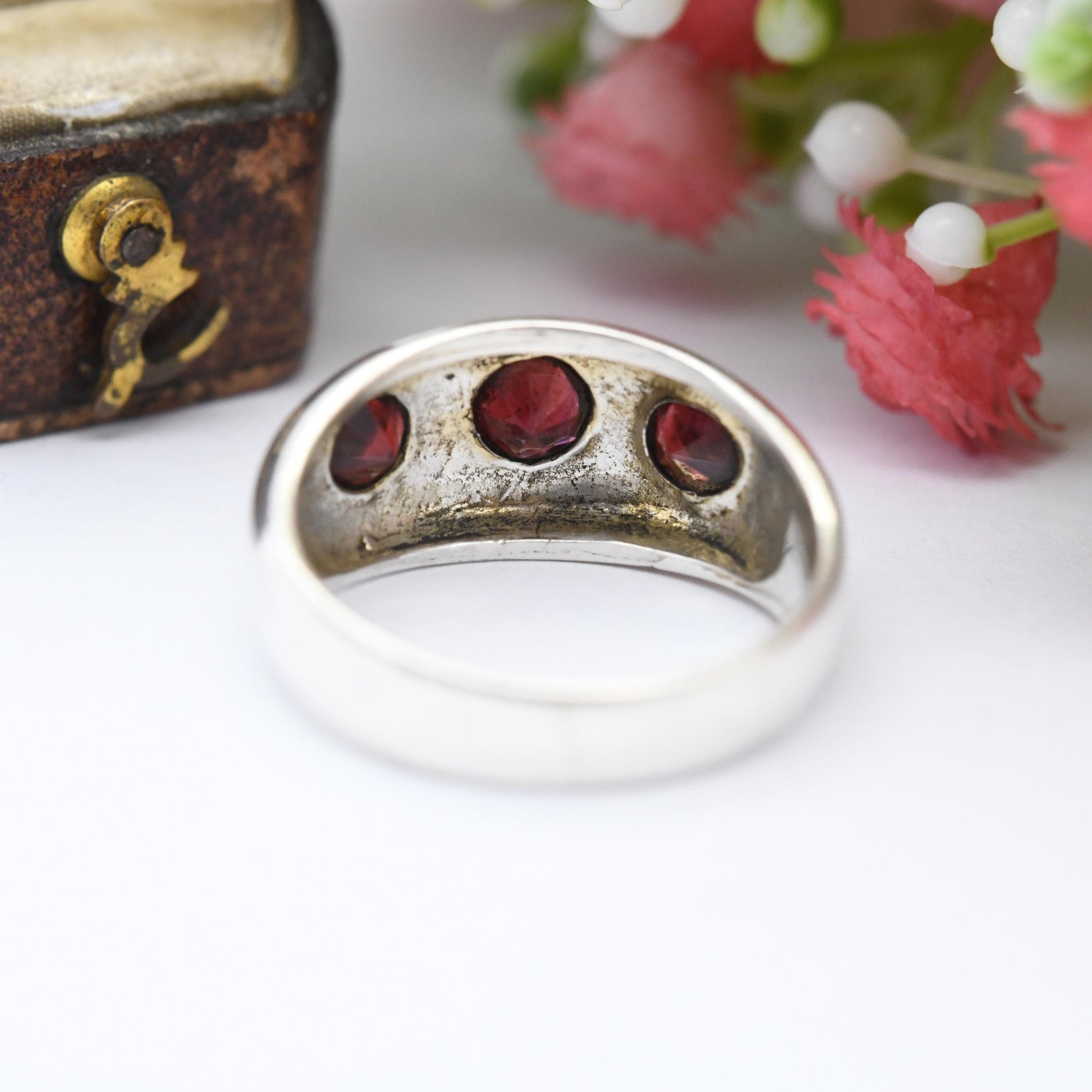 Vintage Sterling Silver Garnet Gypsy Ring Three Stone Trilogy - Chunky Gemstone Ring Deep Red Star Set | UK Size - N | US Size - 6 3/4