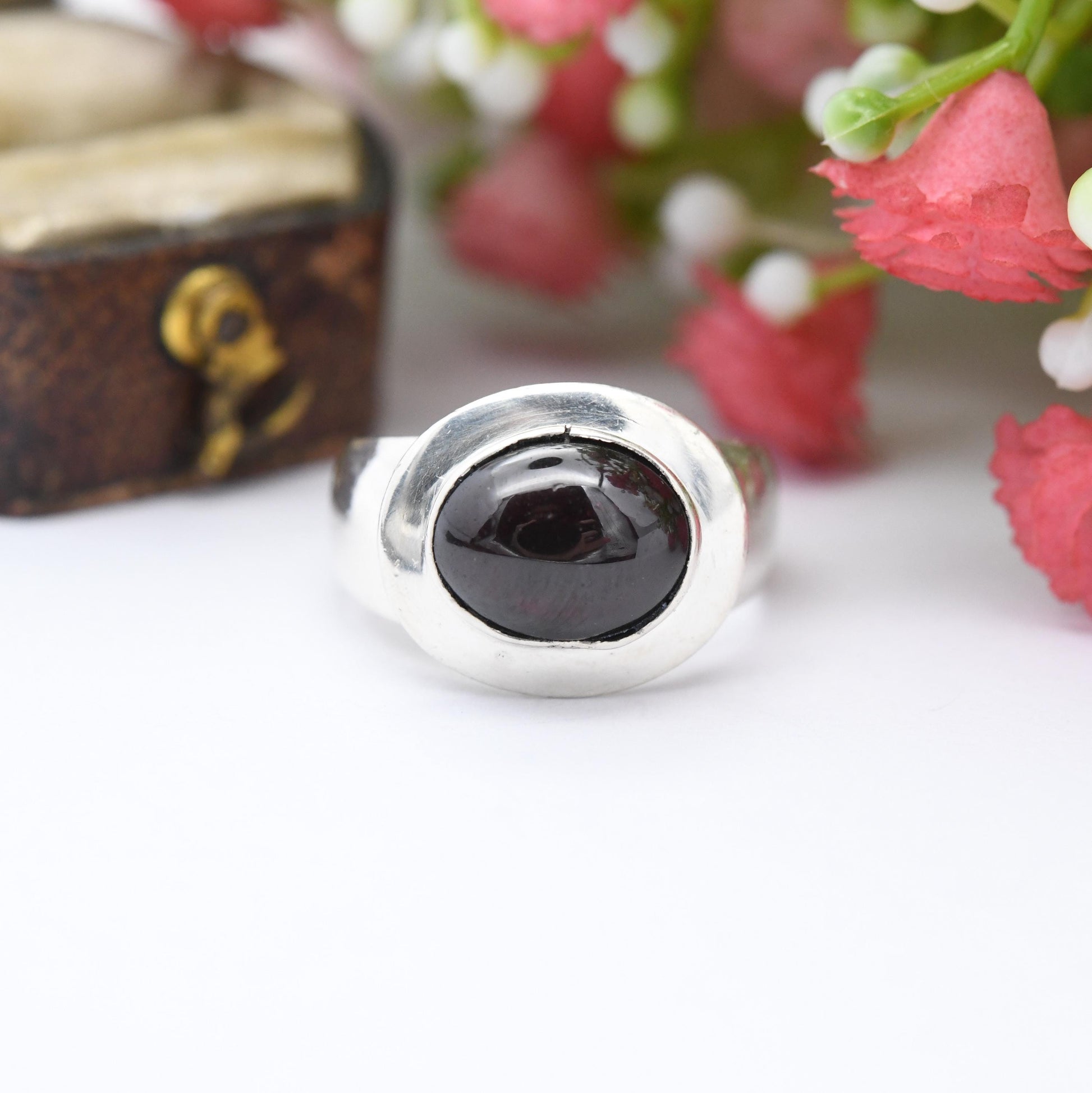 Vintage Sterling Silver Red Gemstone Ring - Chunky Mid-Century Modernist Cabachon Stone Statement Ring | UK Size - K | US Size - 5 1/4