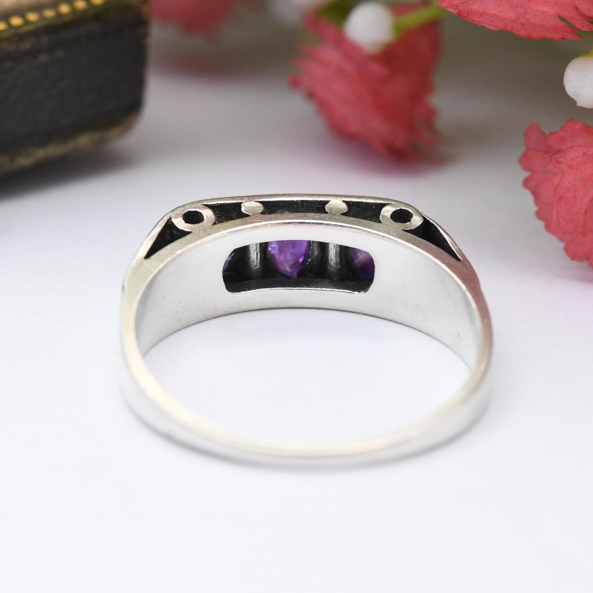 Vintage Silver Three Stone Amethyst Ring Gypsy Style Trilogy - Mid-Century Deep Purple Gemstone Ring Cabochon | UK Size - N 1/2 US Size - 7